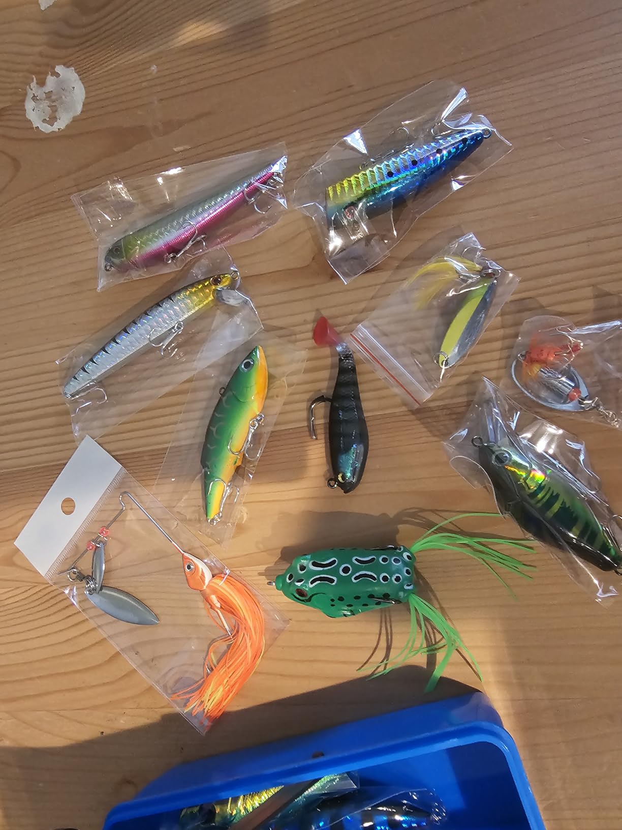 PLUSINNO Fishing Lures Fishing Tackle Box Fishing Gifts for Men, Bass, Trout Fishing Accessories Kit for Saltwater & Freshwater Fishing Gear Including Topwater Lures, Hooks, Spinnerbaits customer photo 2
