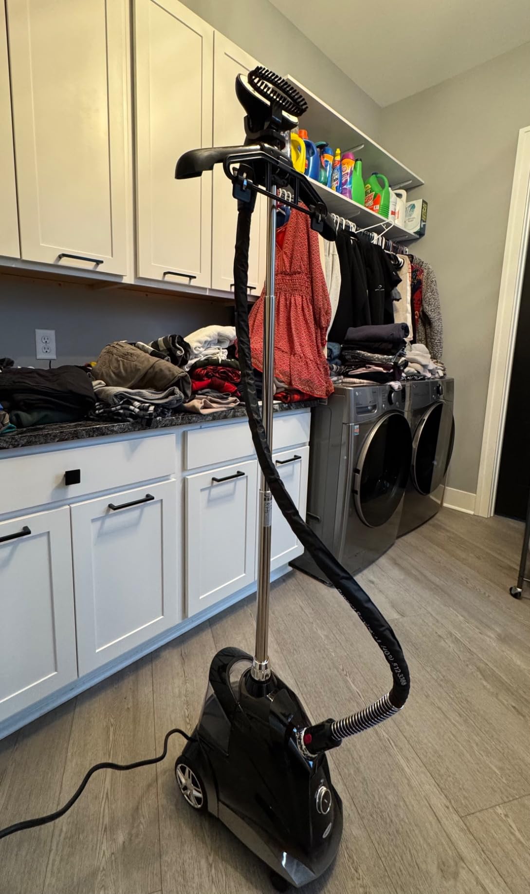 Jenaely 1500W Standing Garment Steamer, 35s Fast Heat-up, 80 Mins Continuous Powerful Steam, 2.8L Water Tank, Pants Clip & Children's Clothing Hanger customer photo 2