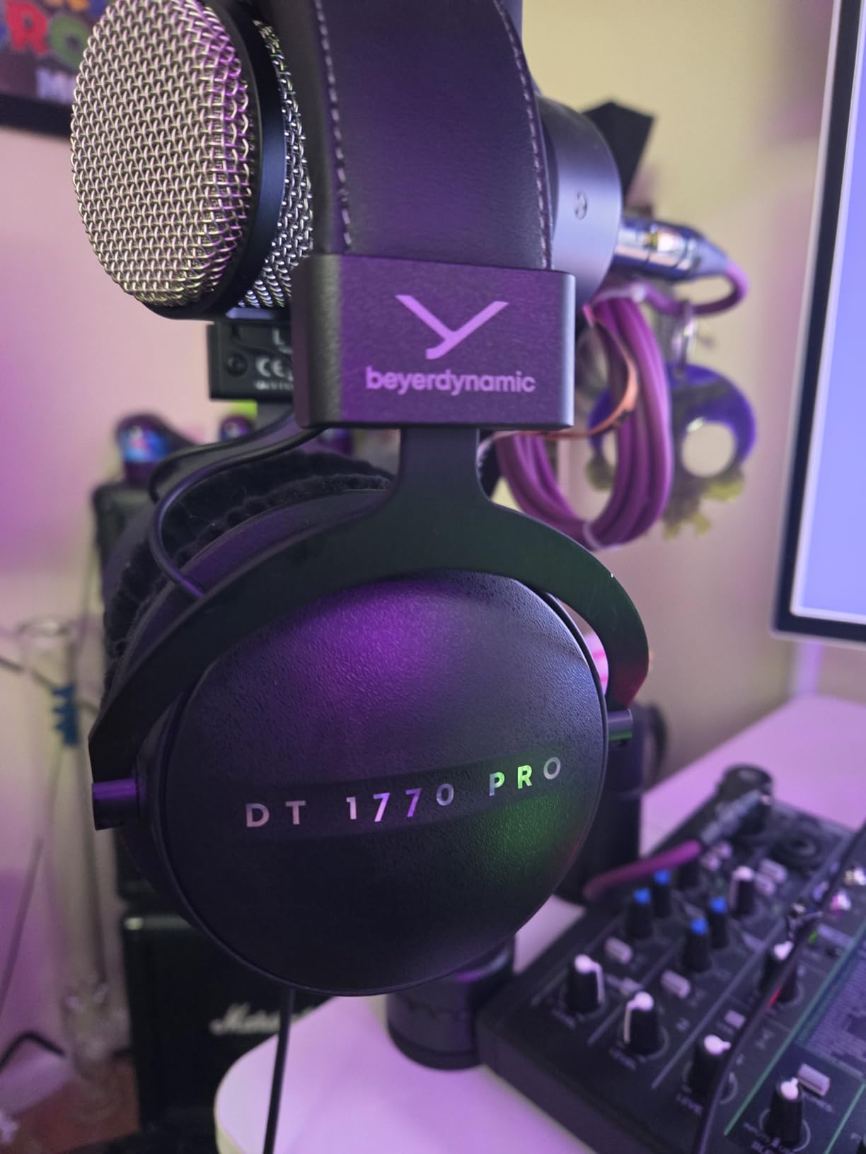 beyerdynamic DT 1770 PRO MKII Wired Over-Ear Headphones, 30 Ohm, Closed-Back Professional Recording Studio Monitor. 2 Detachable Cables, Velour & Leatherette Ear Pads, Handmade in Germany. Black customer photo 2