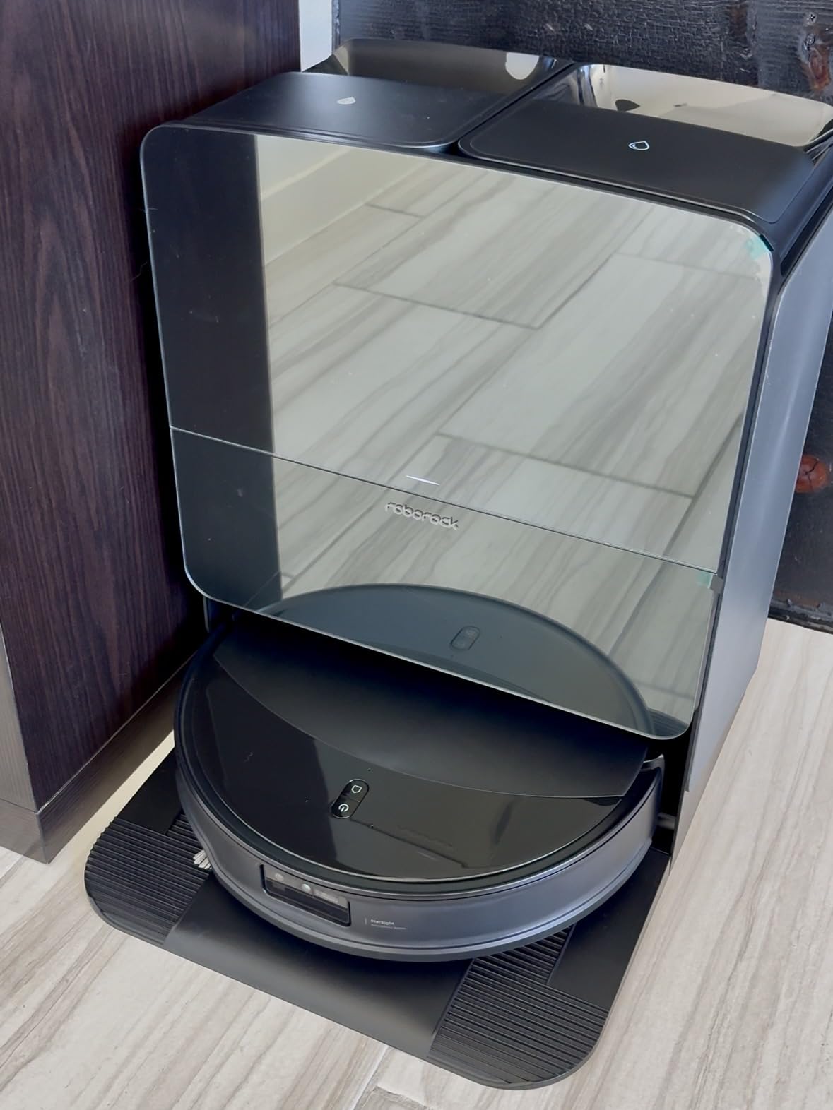 roborock Saros 10R Robot Vacuum and Mop, 22,000 Pa Suction, Zero-Tangling, 3.14 in Ultra Slim, FlexiArm Riser Technology for Carpet & Floor, Corner & Edge Cleaning, Self-Emptying, Hot Air Drying customer photo 1