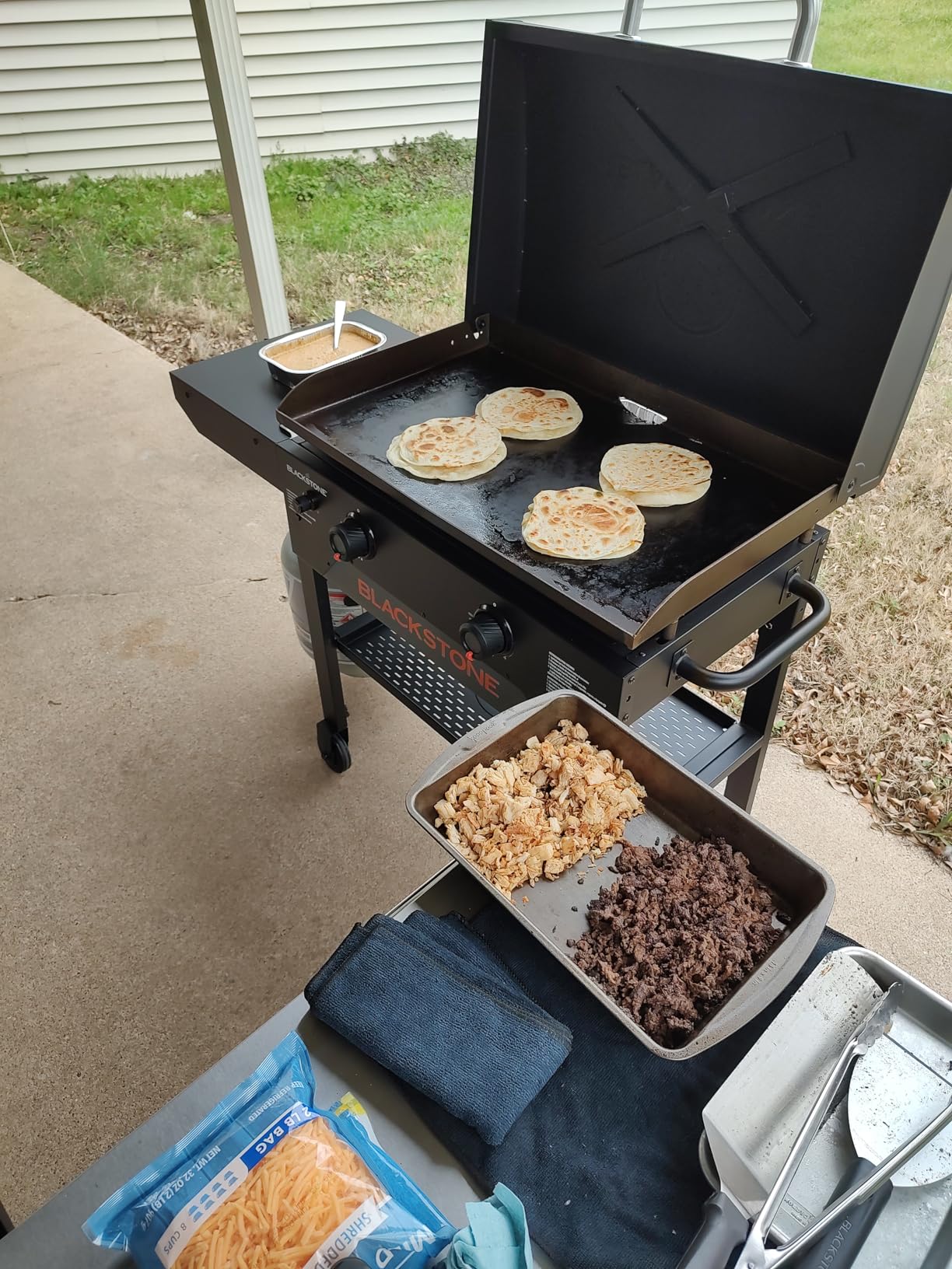 Blackstone 2206 28 Inch Original Omnivore Griddle, 2 Burner Griddle Outdoor Flat Top Grill, Propane Portable Gas Grill customer photo 1