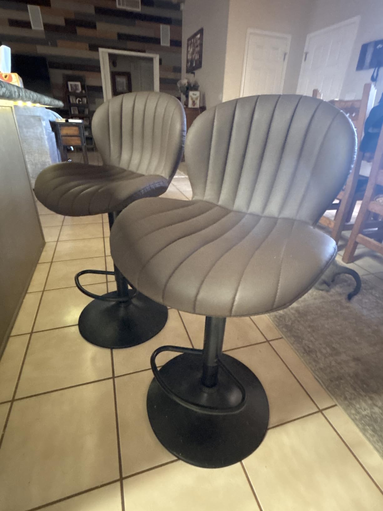 COLAMY Bar Stools Set of 4, Modern Swivel Bar Chairs, Adjustable Faux Leather Upholstered Barstools Counter Height with High Backrest for Bar, Kitchen Island, Dining Room, Black customer photo 1