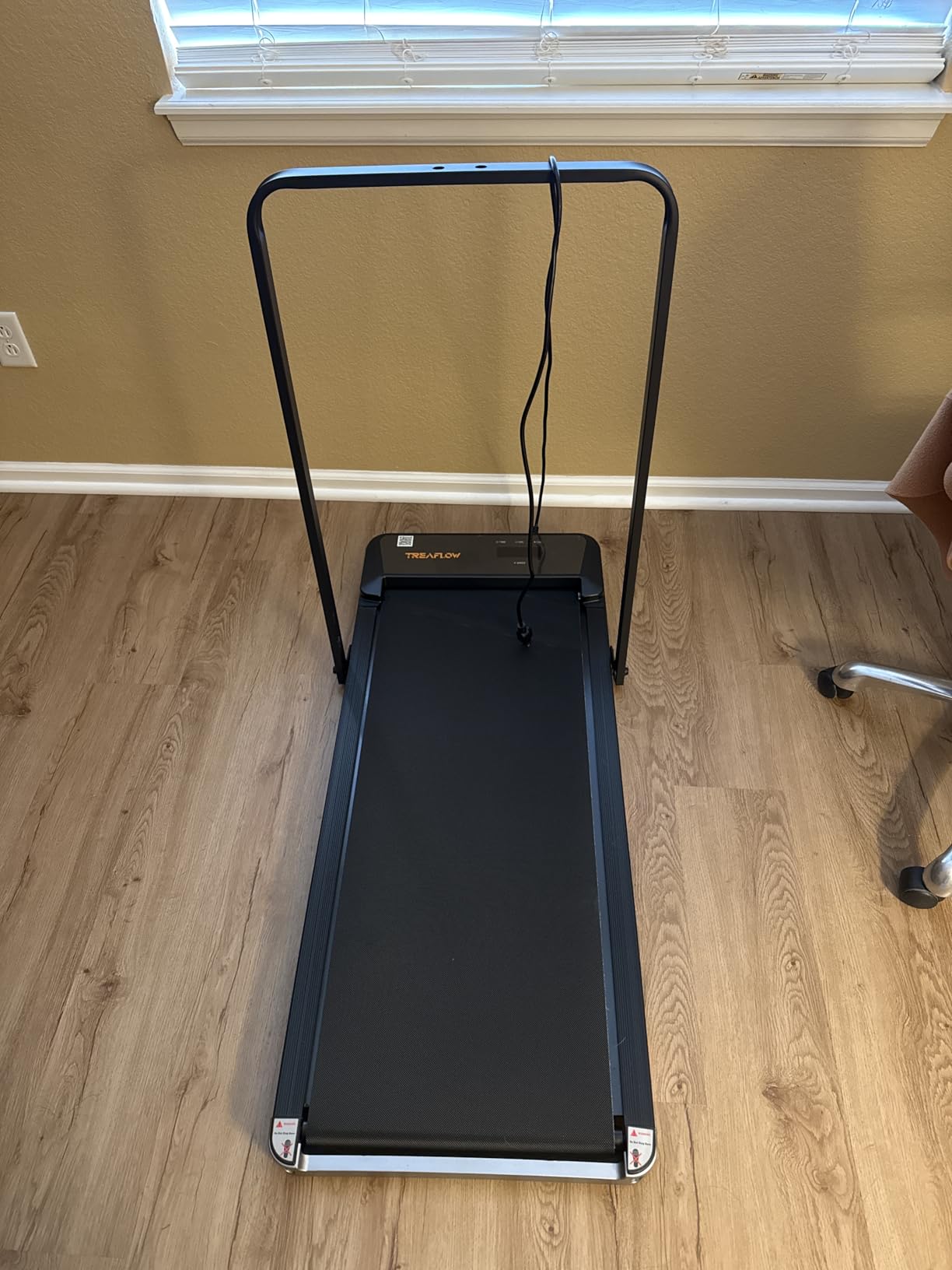 TREAFLOW Walking Pad, Treadmill with Incline for Home Office, 2.5HP Portable Under Desk Treadmill with 265 Lbs Capacity, Remote Control, Led Display customer photo 1