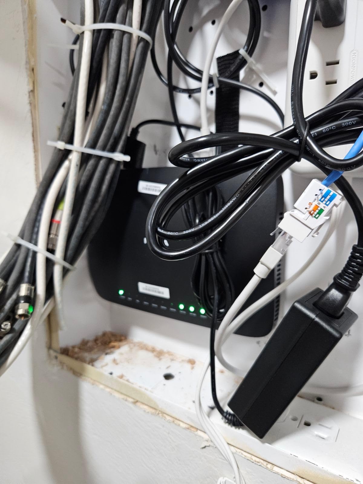 TP-Link Tri-Band AXE5400 Wi-Fi 6E Gaming Router Archer GXE75 | 6-Stream 5.4 Gbps | 1×2.5G + 4×1G Ports, USB 3.0 | Exclusive Acceleration, Gaming Port & Panel, RGB Lighting | EasyMesh, HomeShield customer photo 1