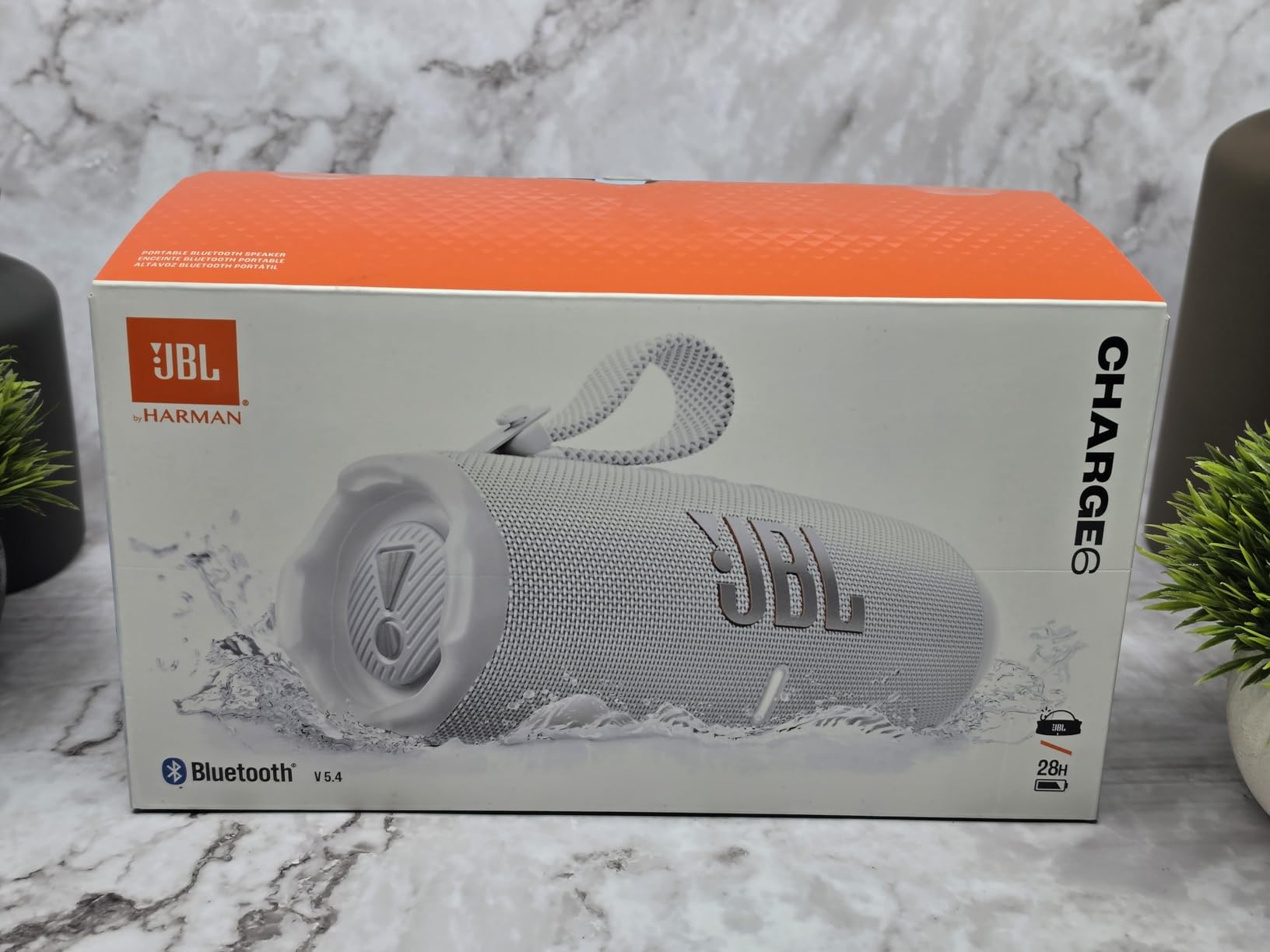 JBL Charge 6 - Portable Waterproof & Drop-Proof Bluetooth Speaker, Bold JBL Pro Sound with AI Sound Boost, 28Hrs of Playtime, Built-in powerbank & Comes with a Sturdy/Removable Carrying Strap (Black) customer photo 2