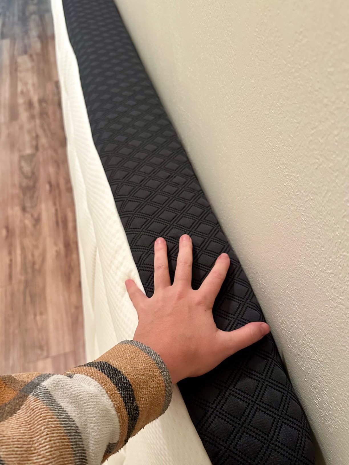 14 Inch Queen Mattress for Heavy People, Cooling Hybrid Mattress with Ice Silk Cover & Gel Memory Foam, 7-Zone Ergonomic Support customer photo 1