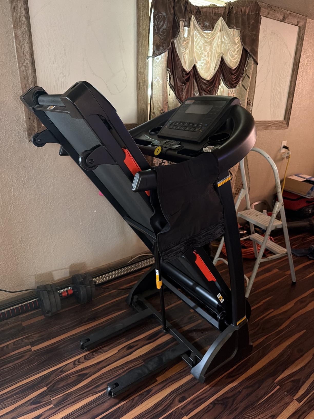 THERUN Incline Treadmill for Running and Walking, 300 lbs Capacity, 0-15% Auto Incline, 3.5 HP, App & Heart Rate customer photo 1