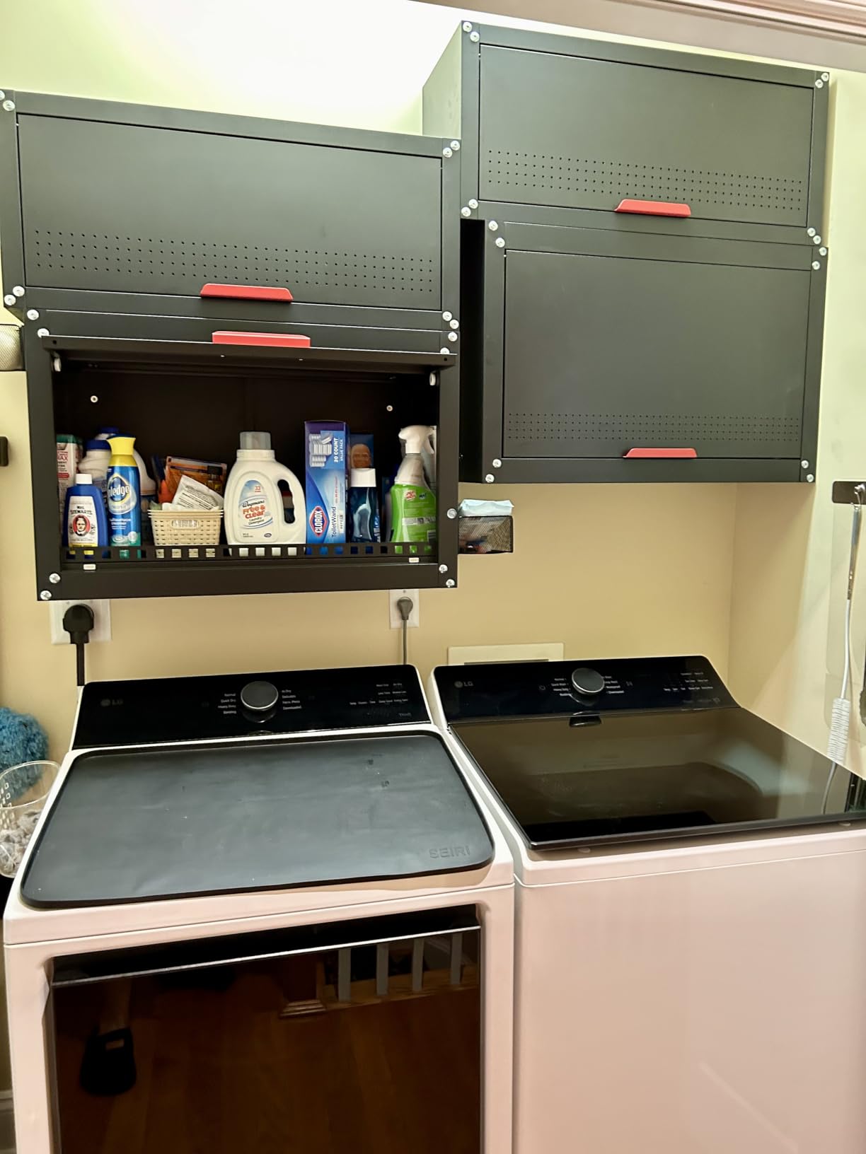Eltean Metal Wall Cabinet, Wall Mounted Garage Storage Cabinet with Lock and Handle, Garage Wall Cabinet with Adjustable Shelves for Garages, Storage Rooms, Basements customer photo 1