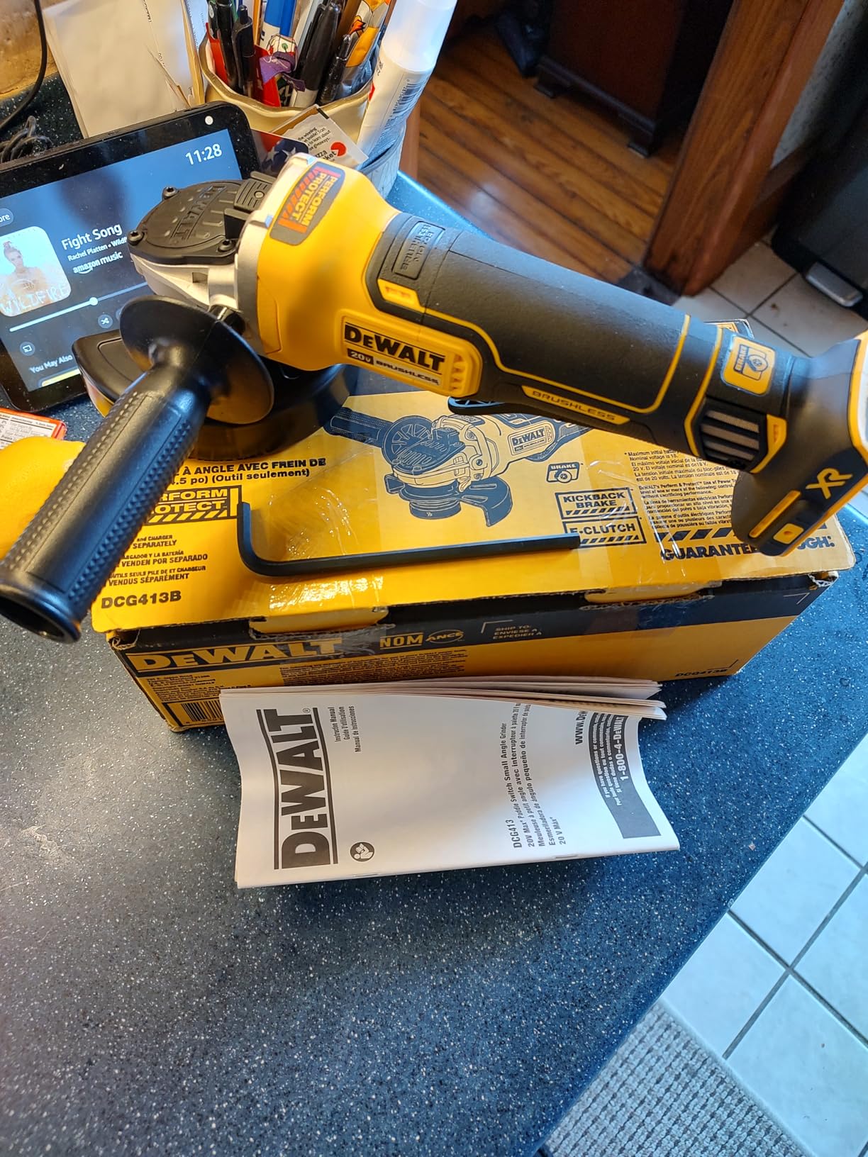 DEWALT 20V MAX Cordless 4 1/2 Inch Paddle-Switch Grinder, Bare Tool Only (DCG408B) customer photo 1
