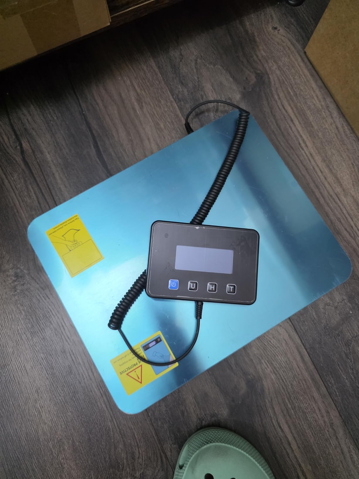 MUNBYN Shipping Scale, 440lb/1.8oz Digital Postal Scale for Packages with Hold/Tare Function, Backlit LCD, Battery & Cable Included, Postage Scale for Small Business, Packages, Luggage, and Home Use customer photo 1