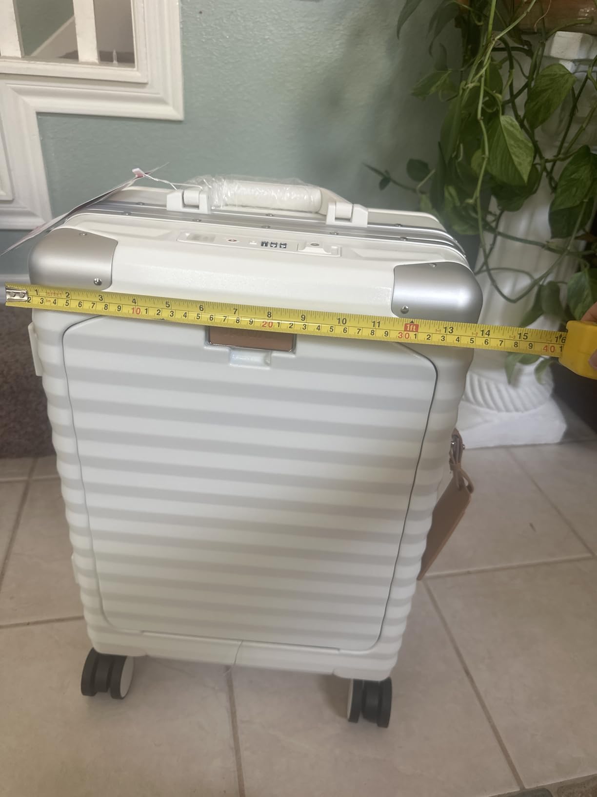 Joyway 20 Inch Carry on Luggage with Aluminium Frame and Front Pocket, PC Hardshell Suitcase with USB Port and Cup Holder, 21.5x14.2x9 Airline Approved, Luggage with Spinner Wheels and TSA Lock(White) customer photo 1