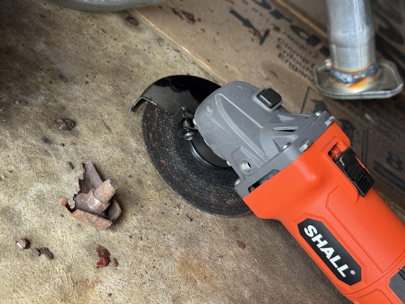 SHALL 4-1/2 Inch 11000 RPM Angle Grinder 4Amp with 2 Guards, 3 Cutting Discs, 3 Grinding Wheel, Non-Slip Handle, Wrench and Carbon Brush for Metal and Wood customer photo 1