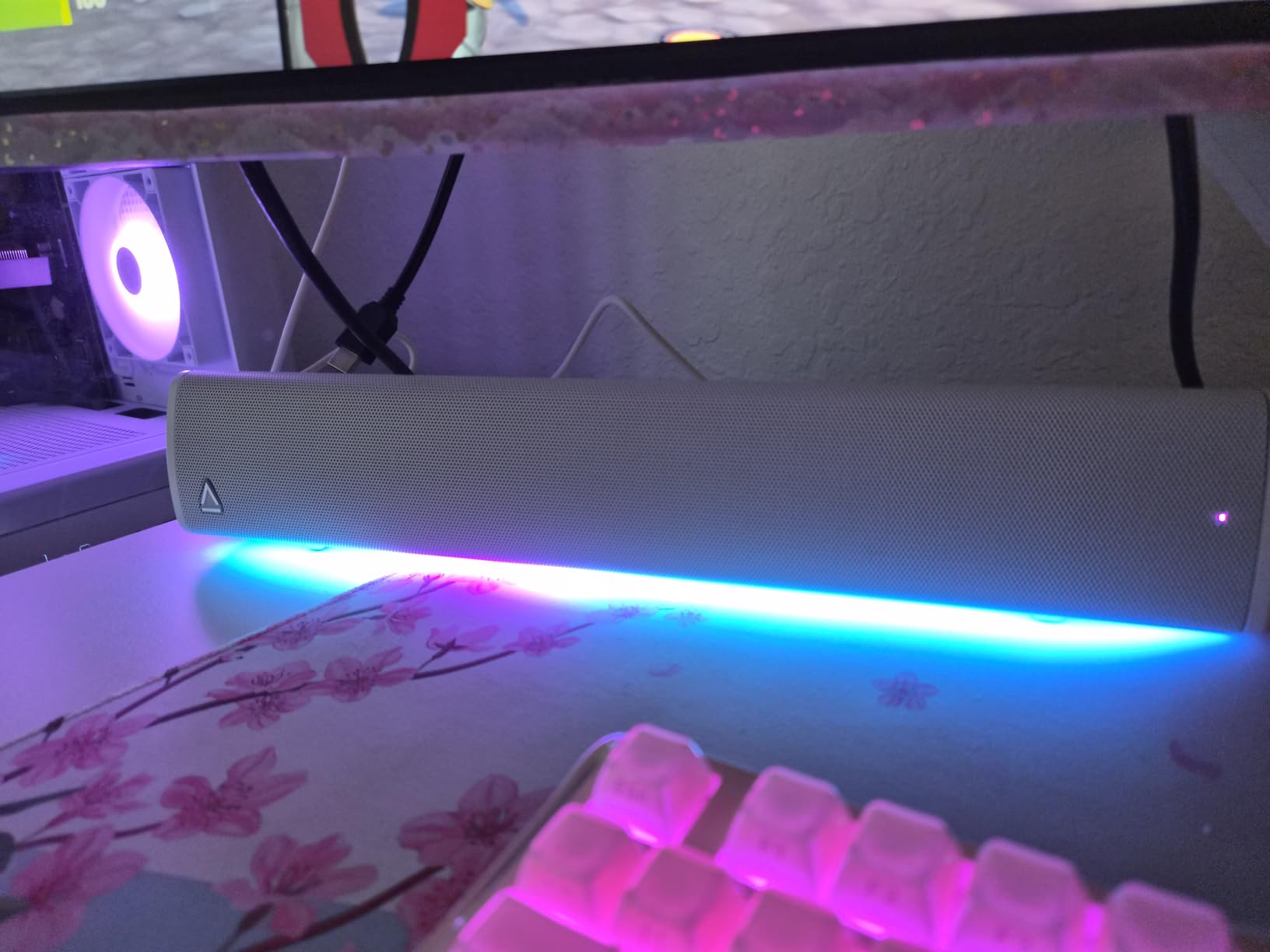 Creative Sound Blaster GS3 Compact RGB Gaming Soundbar - White customer photo 1
