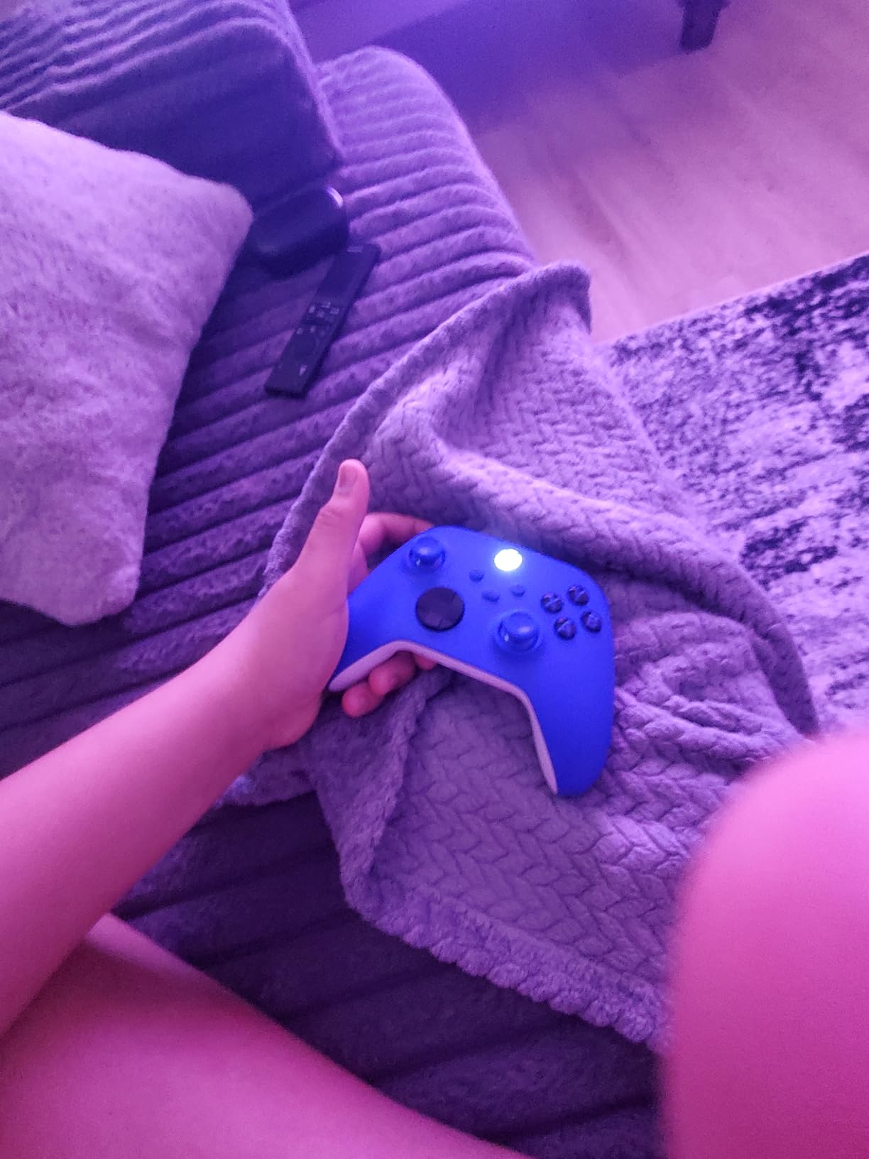 XBOX Wireless Gaming Controller | Shock Blue | Console, PC, & Android | Textured Grip | Wireless, Bluetooth, USB-C Connectivity customer photo 1