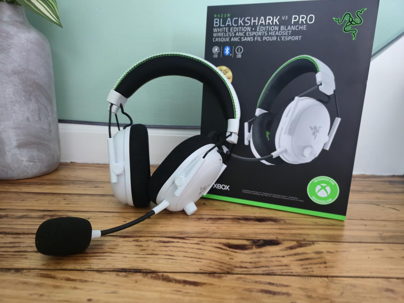 Razer BlackShark V3 Pro Wireless ANC Gaming Headset for Xbox: Full Band Mic - 50mm Drivers - 2.4 GHz, Bluetooth, USB, 3.5mm - Works with PC, Mac, PS5, Nintendo Switch - Long Battery Life - Black customer photo 2