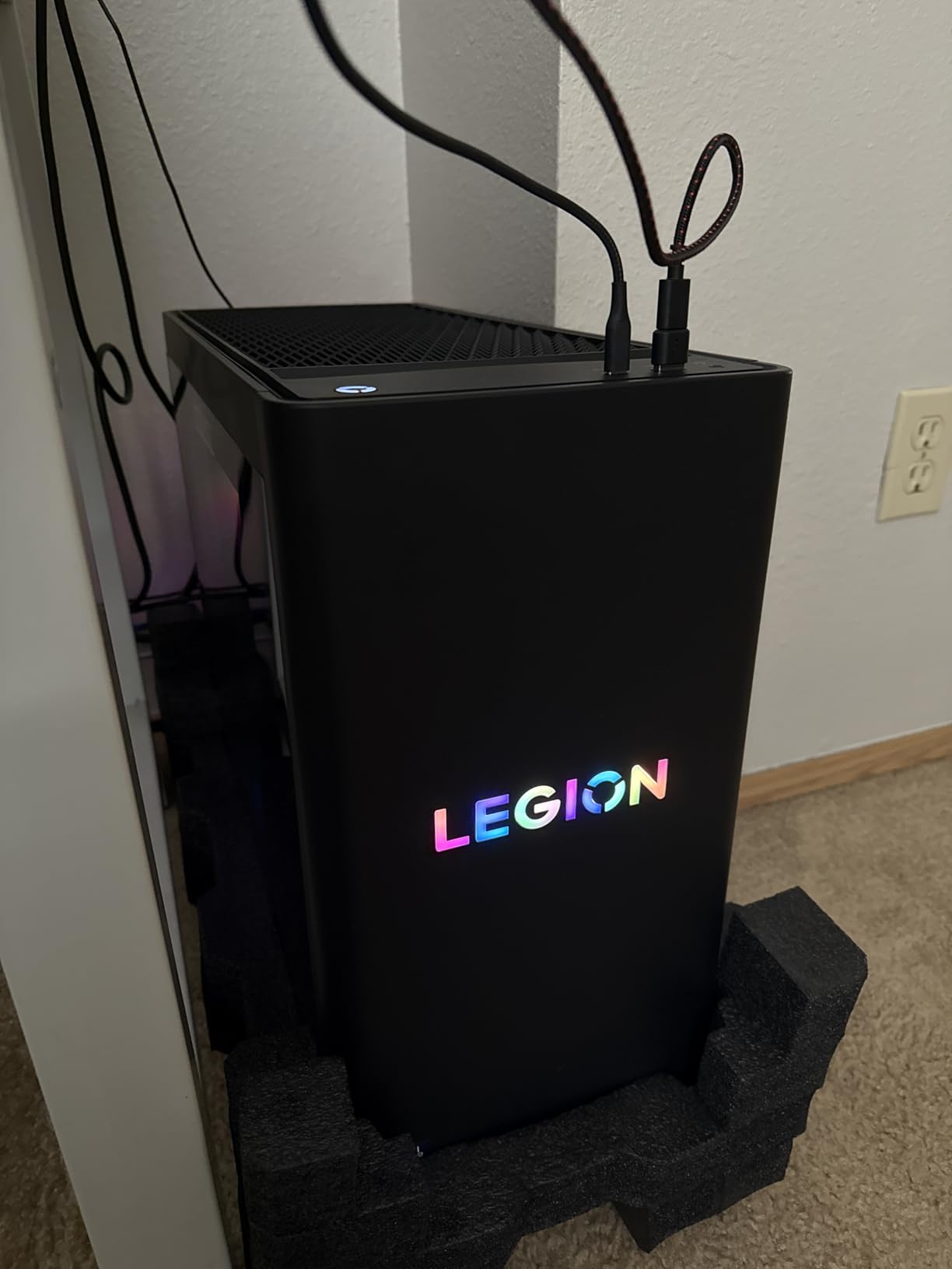 Lenovo Legion Tower 5i - AI-Powered Gaming PC - Intel Core Ultra 7 265F - NVIDIA GeForce RTX 5060 Ti - 16GB Memory - 1TB Storage customer photo 2