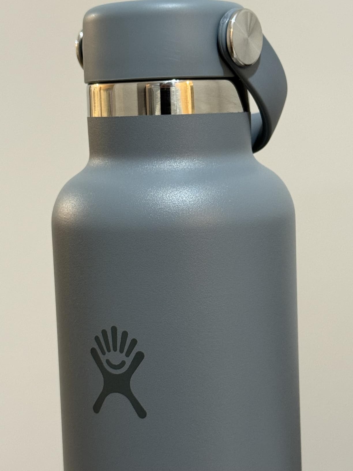 Hydro Flask Water Bottle - Insulated Stainless Steel - Non Spill, Leakproof in 21 Oz Coconut Cream customer photo 1
