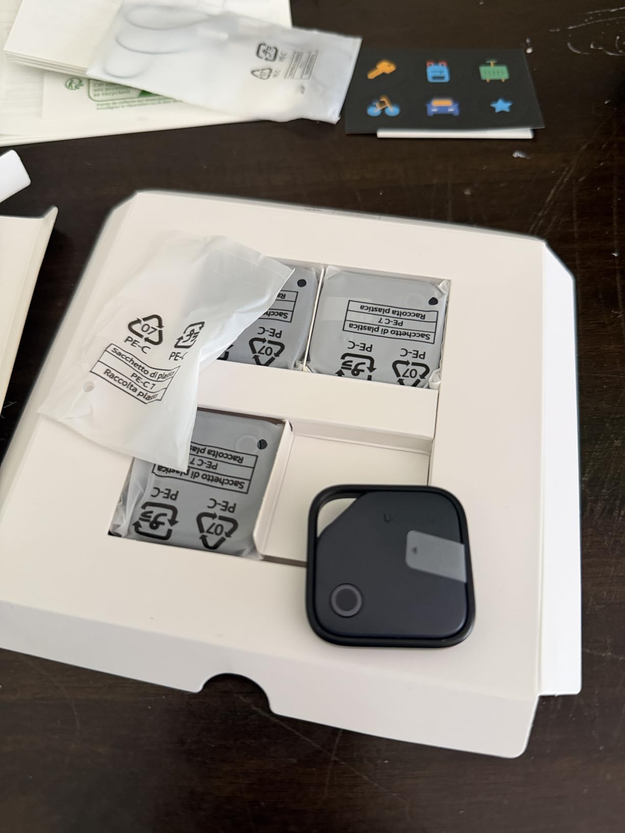 UGREEN FineTrack Air Tracker Tags (iOS Only) 4 Pack, 2-Year Replaceable Battery Bluetooth Tracker Compatible with Apple Find My, Item Finder Smart Tag for Keys, Luggage - [Apple Find My Certified] customer photo 2