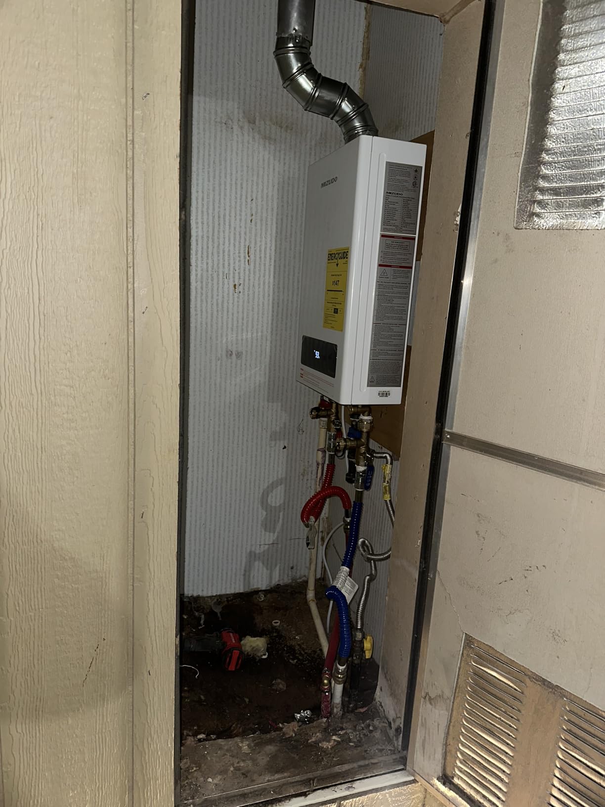 MIZUDO Natural Gas Tankless Water Heater, Indoor or Outdoor Convertible Installation, Max 5.1 GPM 120,000 BTU, WiFi & APP Control CSA Certified for Large Families Whole House, GEN 3 customer photo 1