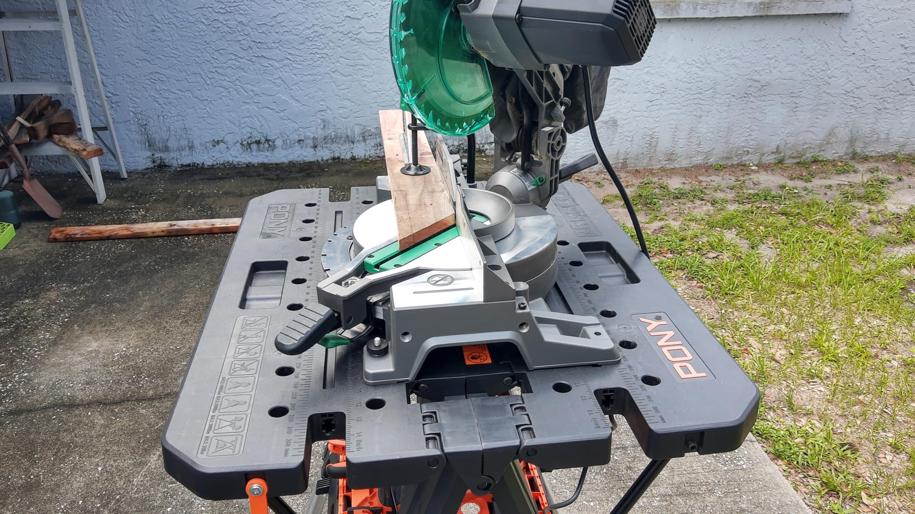 Metabo HPT 10-Inch Single Bevel Compound Miter Saw, 15-Amp Power Saw with Xact Cut Shadow Line, Precision Miter Angles, Single Bevel 0-45, 40T TCT Miter Saw Blade, Lightweight Design, C10FCG2 customer photo 2