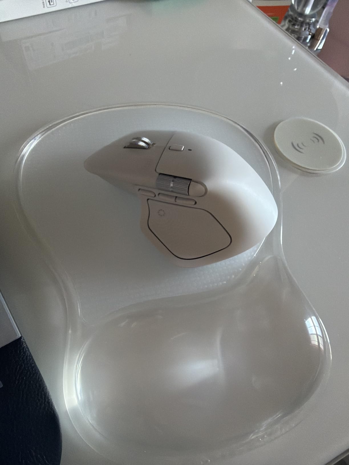 Logitech MX Master 4, Ergonomic Wireless Mouse with Advanced Performance Haptic Feedback, Ultra-Fast Scrolling, USB-C Charging, Bluetooth, Windows, MacOS - Graphite customer photo 1