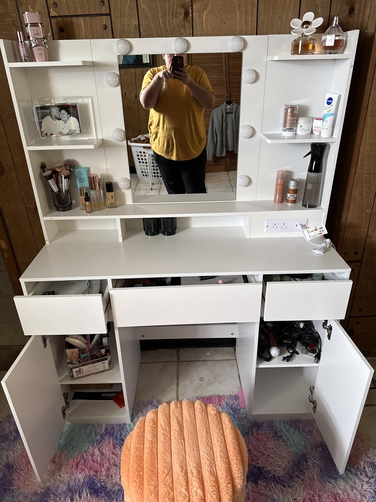 VASAGLE Kailyn Collection - Vanity Desk with Mirror and 9 LED Bulbs, Vanity Makeup Table with Power Outlets, Dressing Table with 9 Drawers, for Bedroom, Cloud White URDT141WB01S customer photo 1