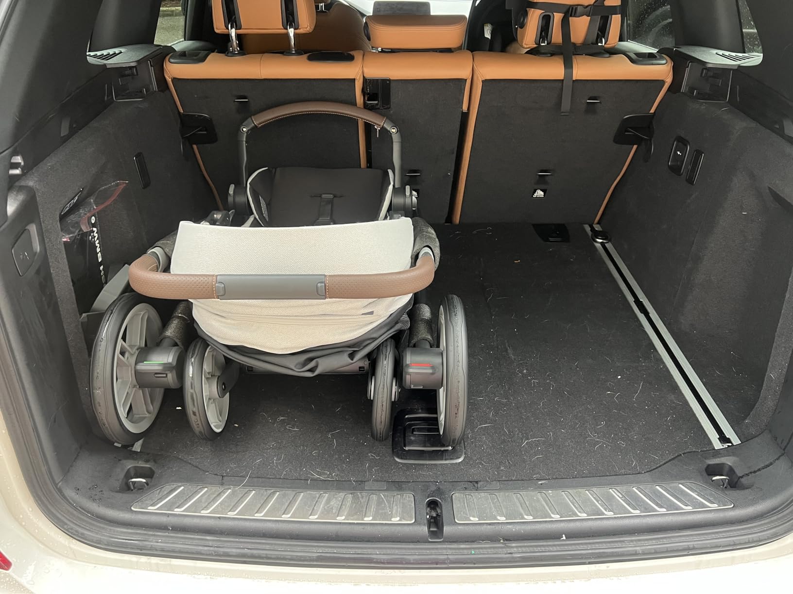 UPPAbaby Cruz V3 Stroller - from Birth + Car Seat Compatible - Full-Size, Reversible Seat - Infant Insert, Bug and Rain Shields Included - Callum (Stone Blue/Silver Frame/Sand Leather) customer photo 2