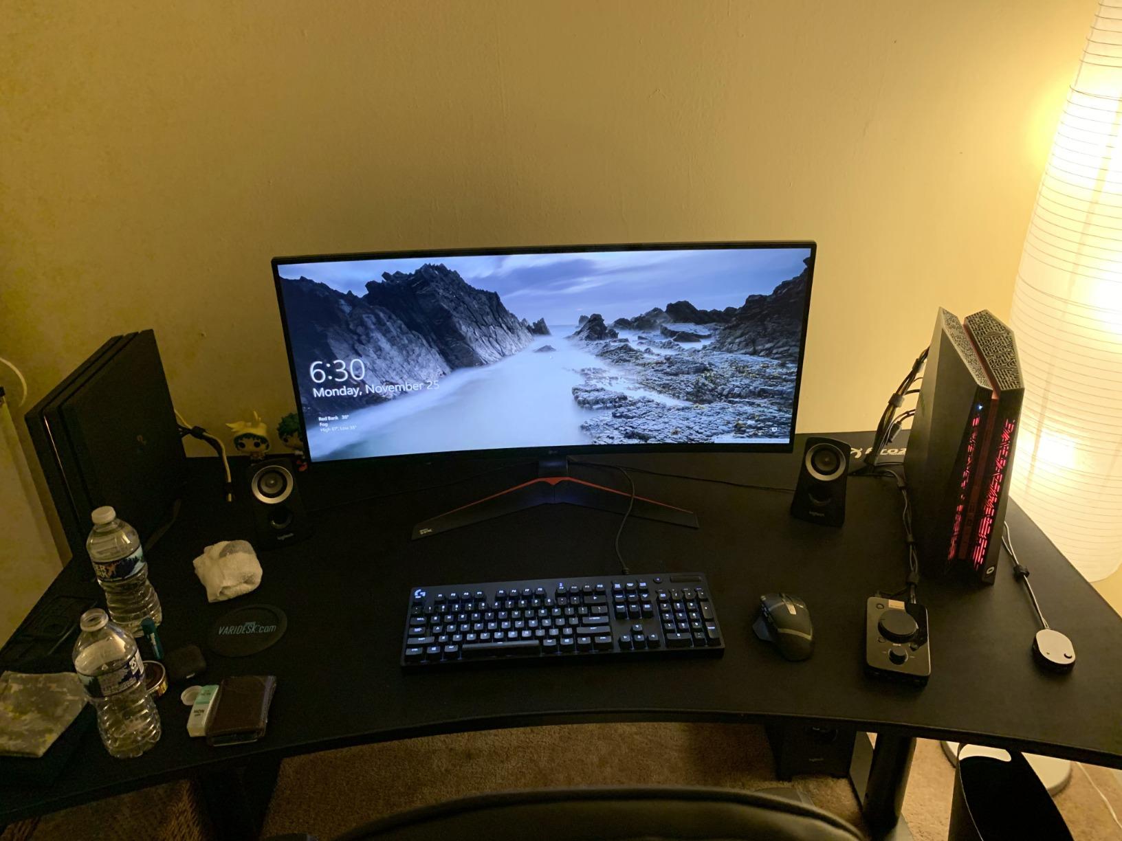 Arozzi Arena Medium Gamer Desk - 55x30