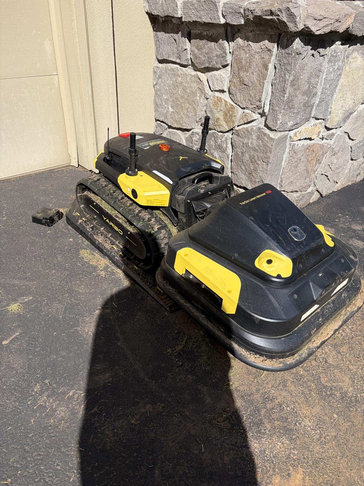 YARBO Robot Lawn Mower Pro with Modular Design for Large Yard up to 6 Acres, Perimeter Wire Free APP Control Robotic Lawnmower with AI Vision & RTK for Navigation customer photo 2