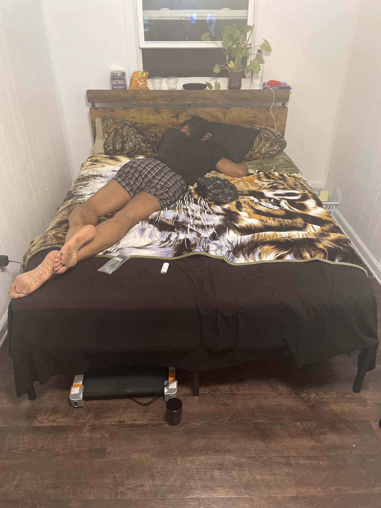 Forestell Queen Bed Frame with Wood Headboard, Black Platform Bed with 2 Storage Drawers & Shelf, Built-in Charging Station & LED Lights, Metal Support, No Box Spring Needed, Cama Queen Size customer photo 2