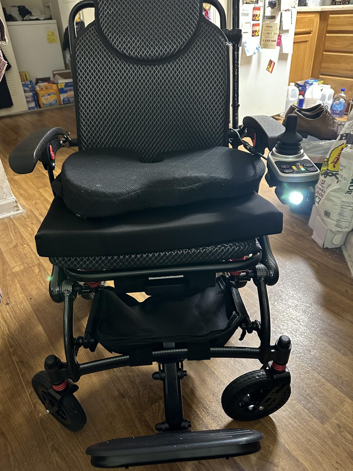 Electric Wheelchairs for Adults Foldable 36LBS Lightweight Frame Airline Approval, 15 Miles Travel Range& 500W Brushless Motors Power Motorized for Seniors& Max Support 350 LBS-Carbon Filber Color customer photo 1
