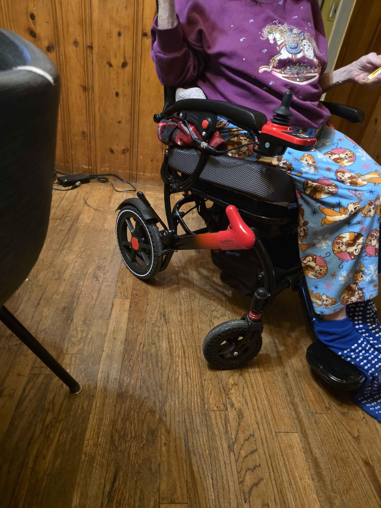 Electric Wheelchairs for Adults Foldable 36LBS Lightweight Frame Airline Approval, 15 Miles Travel Range& 500W Brushless Motors Power Motorized for Seniors& Max Support 350 LBS-Carbon Filber Color customer photo 2