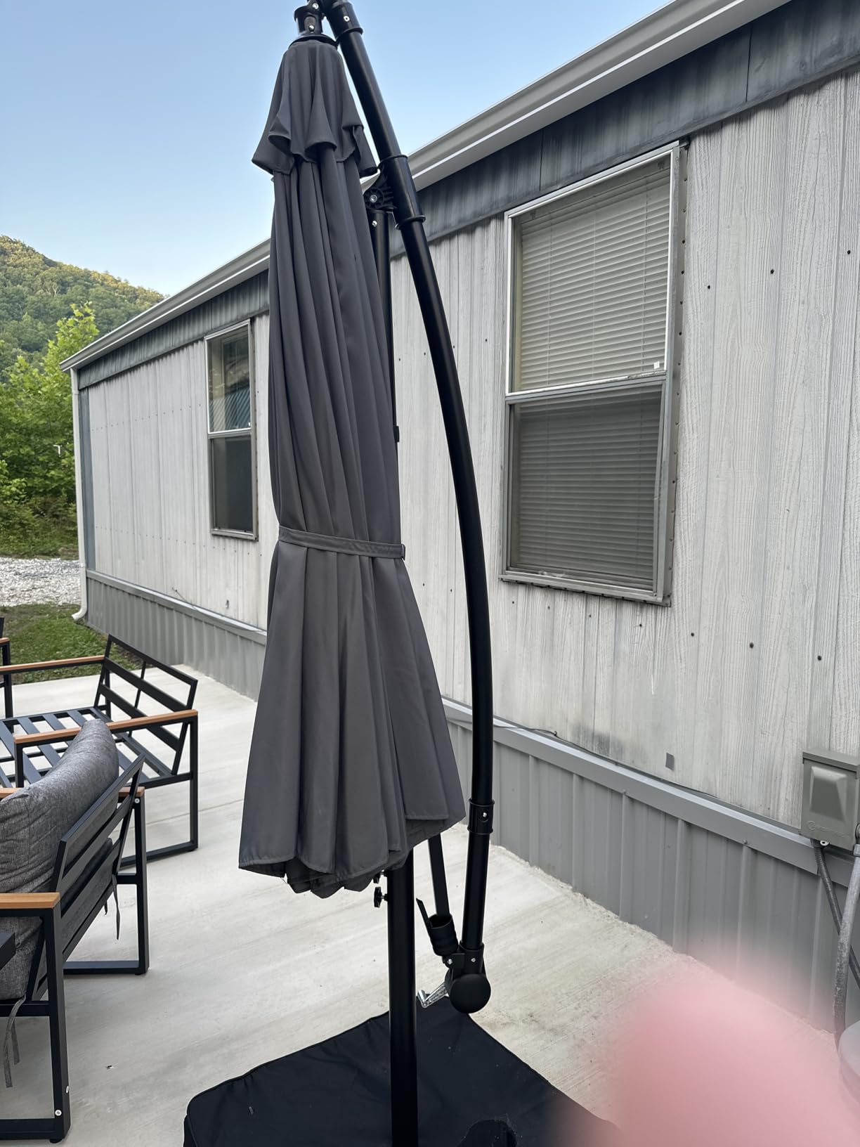 wikiwiki 10ft Patio Umbrella with Base Included, Outdoor Offset Cantilever Umbrella with Sandbag Base for Backyard, Garden and Pool, Easy to Tilt and Crank, Beige customer photo 2