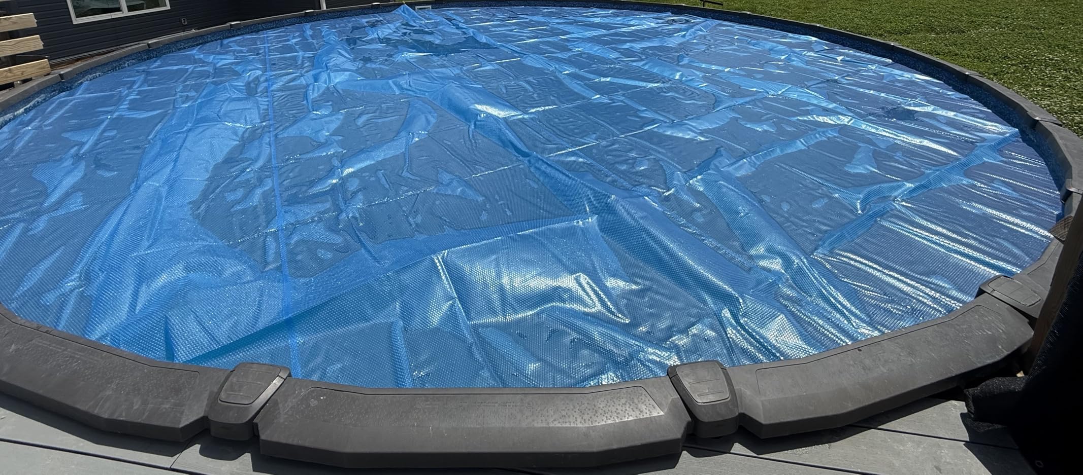 VEVOR Solar Pool Cover, 32 x 16 ft Pool Bubble Cover, 16 Mil Pools Solar Blanket with Dual Heat-Locking Air Layer for Pools, Daytime Heat Absorption, Nighttime Heat Retention, Blue & Silver, Cuttable customer photo 2