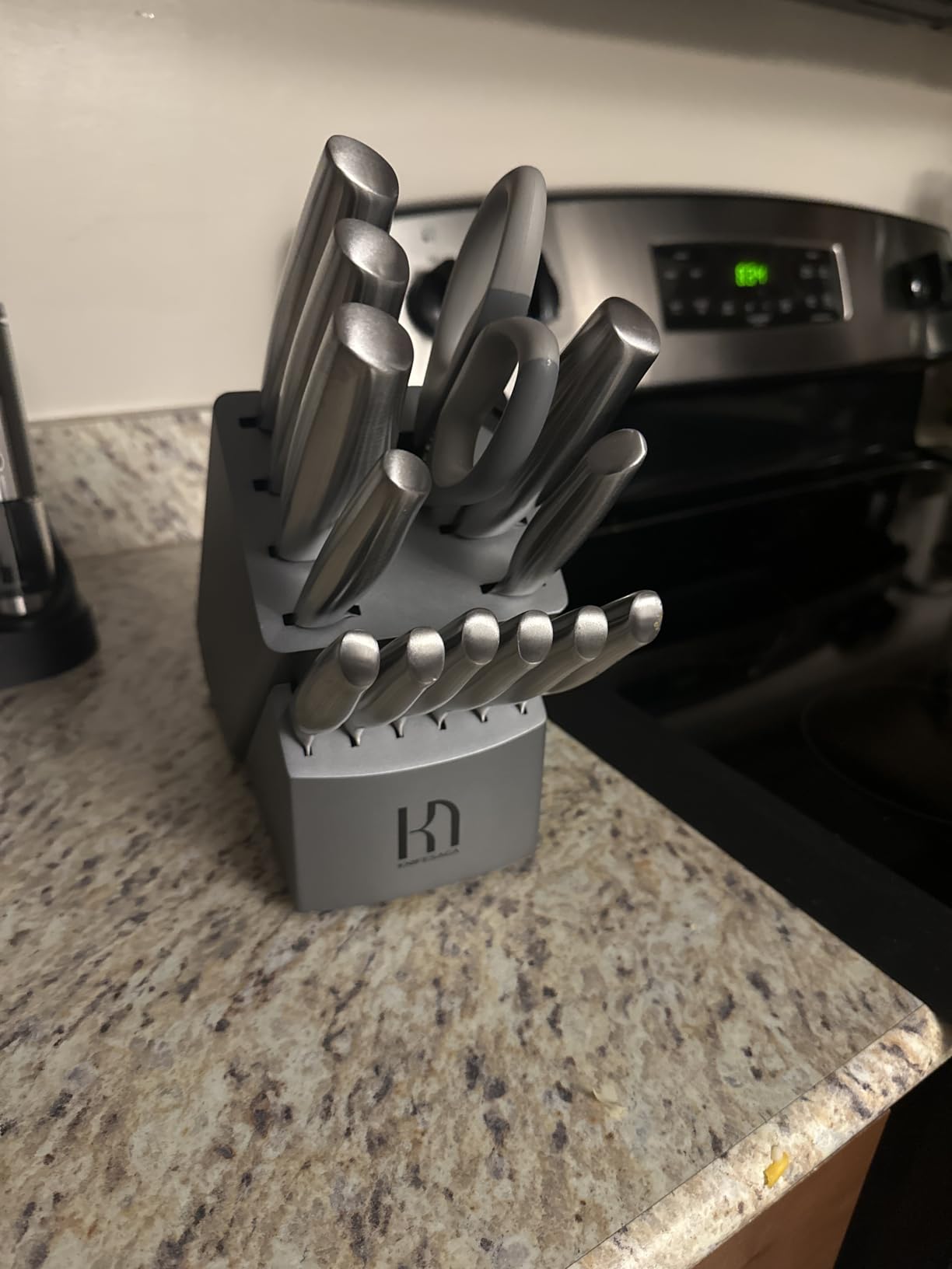 KnifeSaga Knife Set Premium, Kitchen Knife Block Set 14 Pcs Japanese High Carbon Stainless Steel Enduring Razor Sharp, Black Chef Knives Set with Built-in Sharpener and Acacia Wood Block customer photo 2