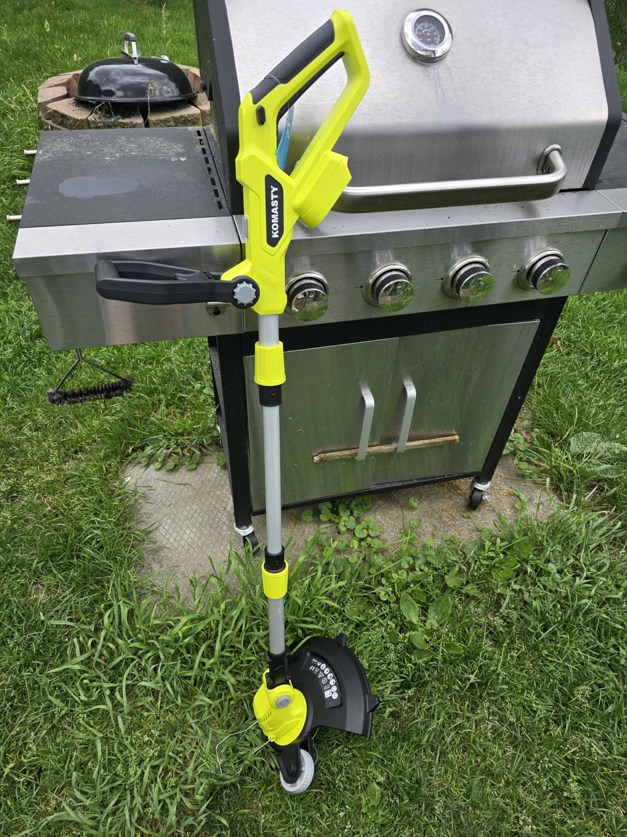 20V Electric Weed Wacker Cordless Edger Lawn Tool 2 X 2.0Ah Battery Powered Weed Eater with Charger, 12 Inch Lightweight String Trimmer, Auto Line Feed Grass Cutter Lawn Mower for Small Yard Garden customer photo 1