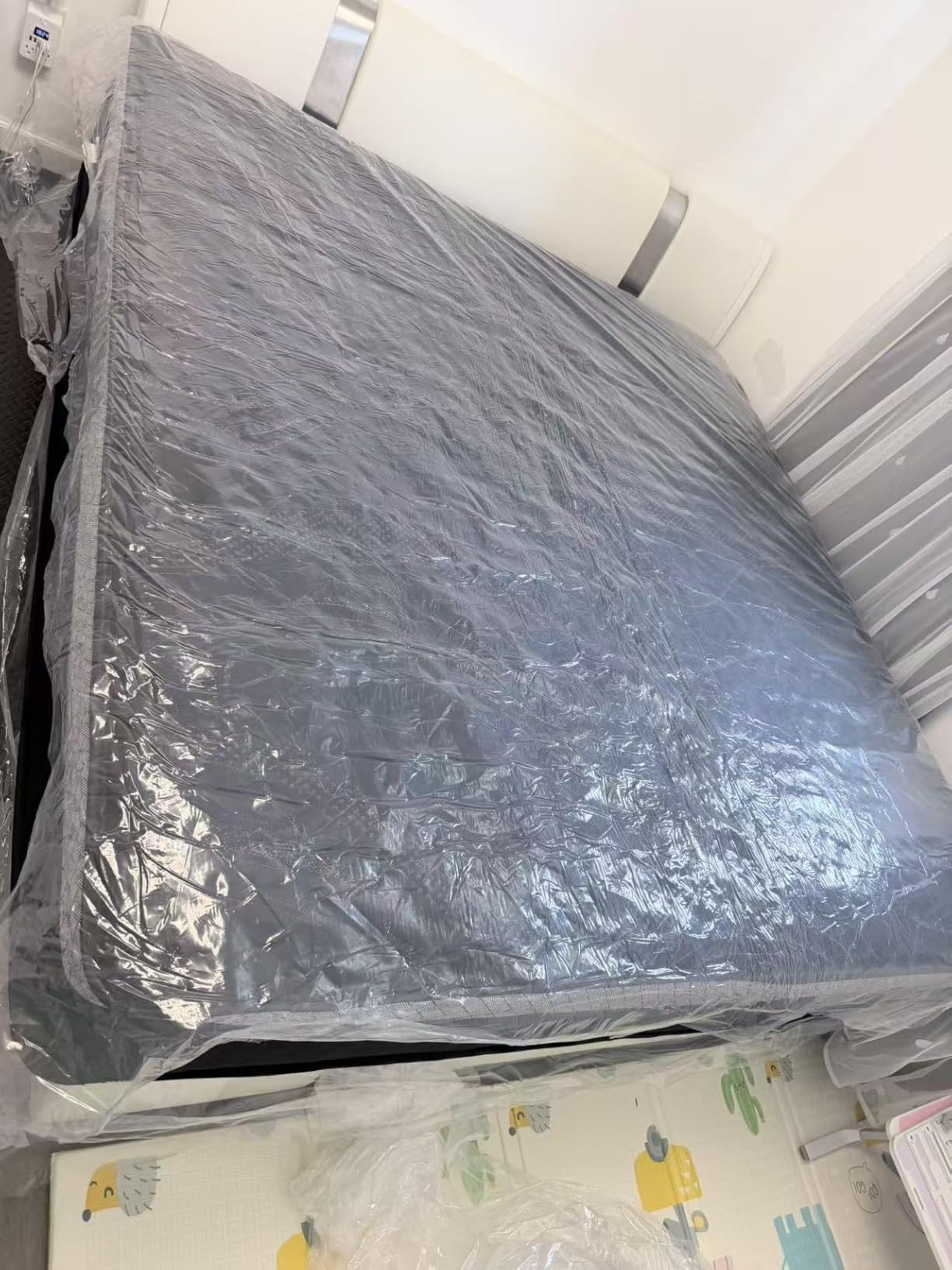 16 Inch Queen Size Mattress, Upgraded Luxury Hybrid Queen Mattress In A Box with 7-Zone Support for Cool Night & Pressure Relief, Medium Firm customer photo 1