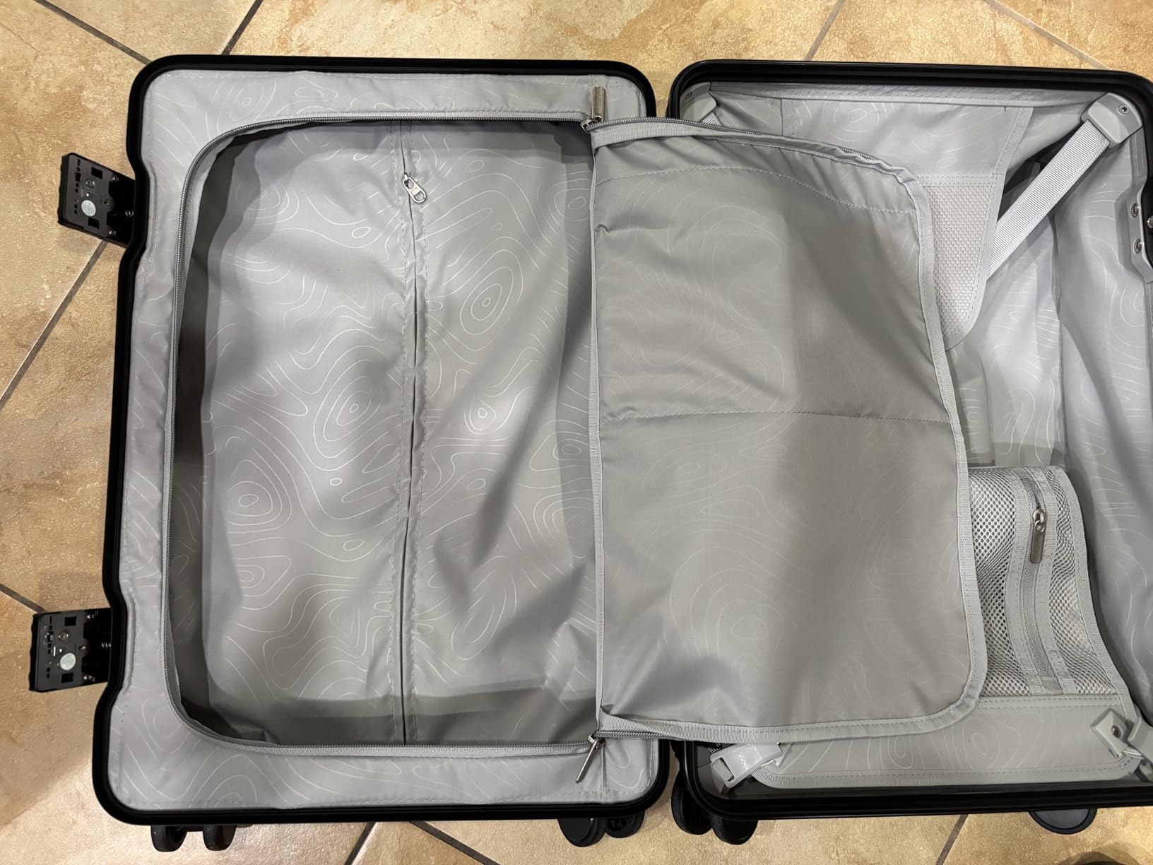 LUGGEX Zipperless Carry On Luggage with Spinner Wheels 22.5