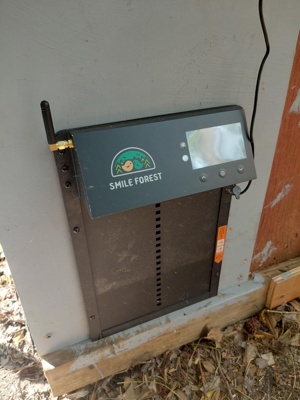 Smart Automatic Chicken Coop Door Solar Powered, WiFi App-Controlled, Door Status Display, 8000mAh Battery, Notifications, Sunrise Sunset Timer, Anti-Pinch Protection, Predator Proof Aluminum Alloy customer photo 2