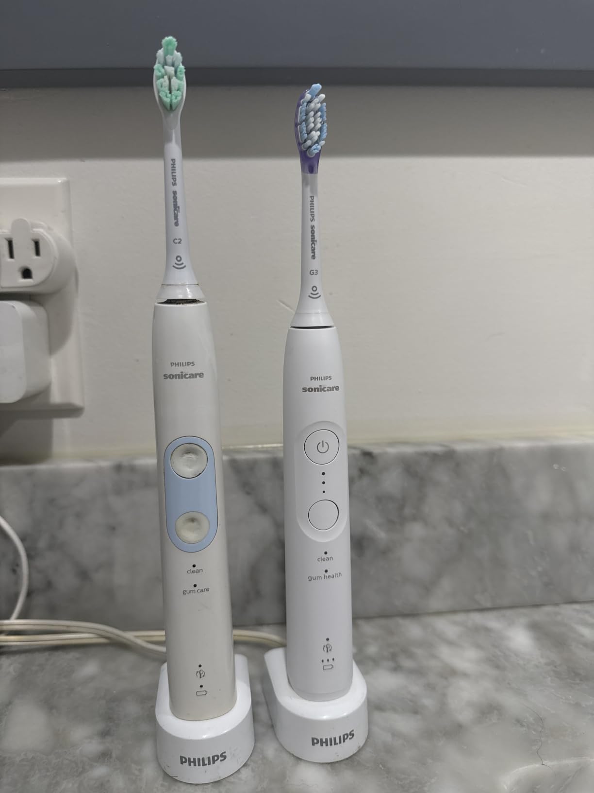 Philips Sonicare 5950 Series Electric Toothbrush with Pressure Sensor, 6 Brushing Settings, SmarTimer, BrushPacer, 21-Day Runtime, Travel Case, White, HX7130/03 customer photo 2