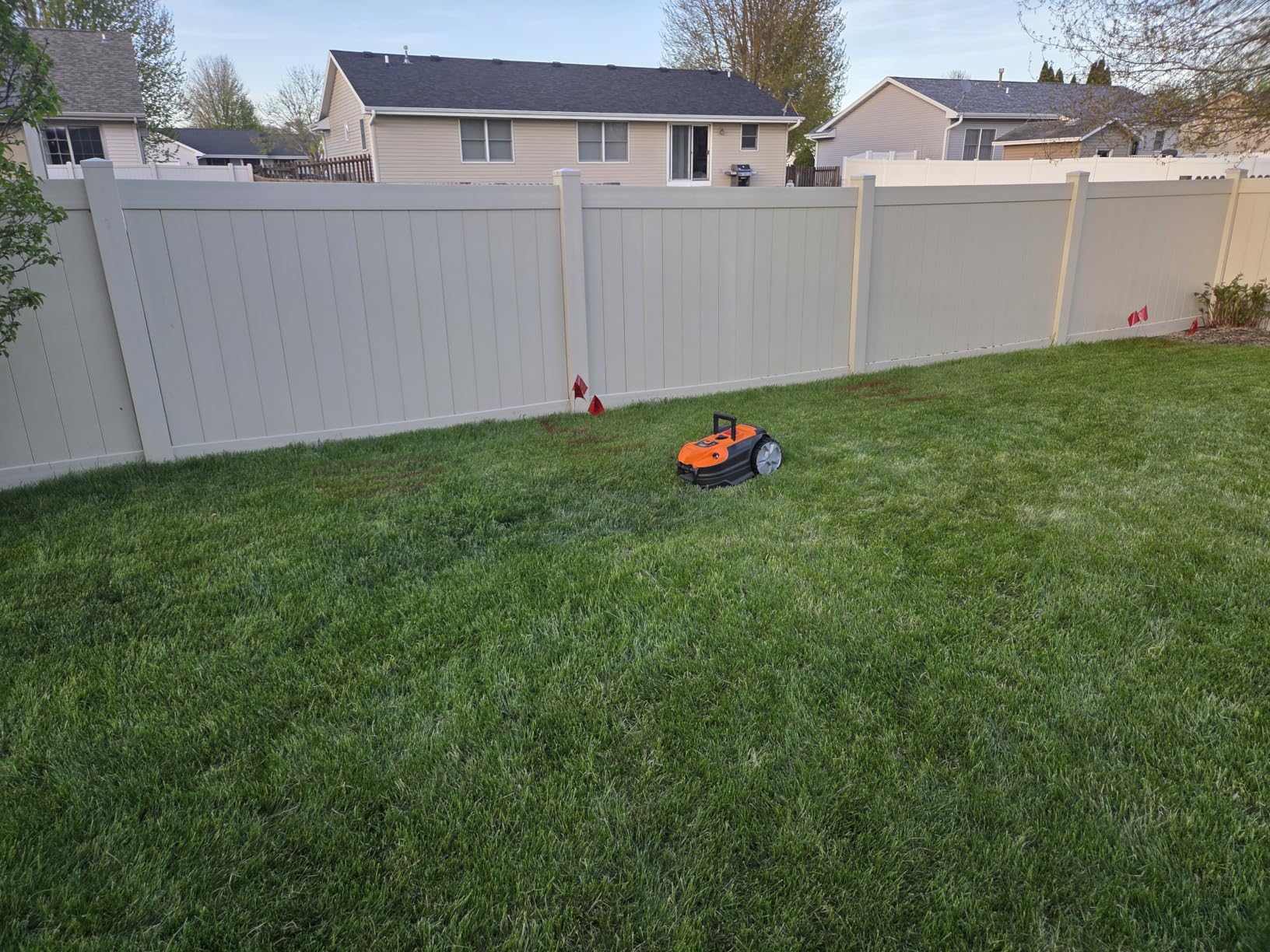 LawnMaster OcuMow R1600 Robot Lawn Mower - VBRM701i4 Plus customer photo 1