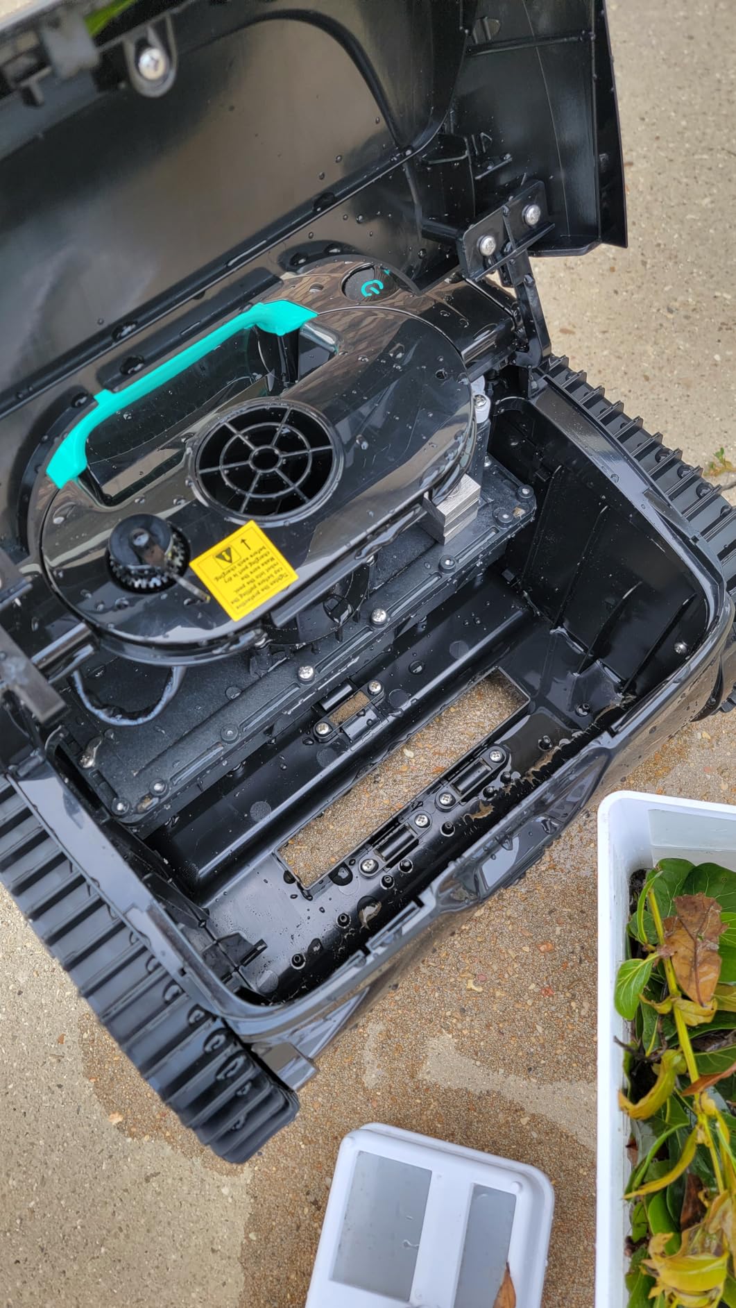 (2026 Upgraded) WYBOT C1 Cordless Robotic Pool Vacuum for Inground Pools, Above Ground Pool Cleaner 4-in-1 Wall & Waterline Cleaning Up to 1,621 sq.ft, 150mins Smart App Navigation, Ocean Black customer photo 1