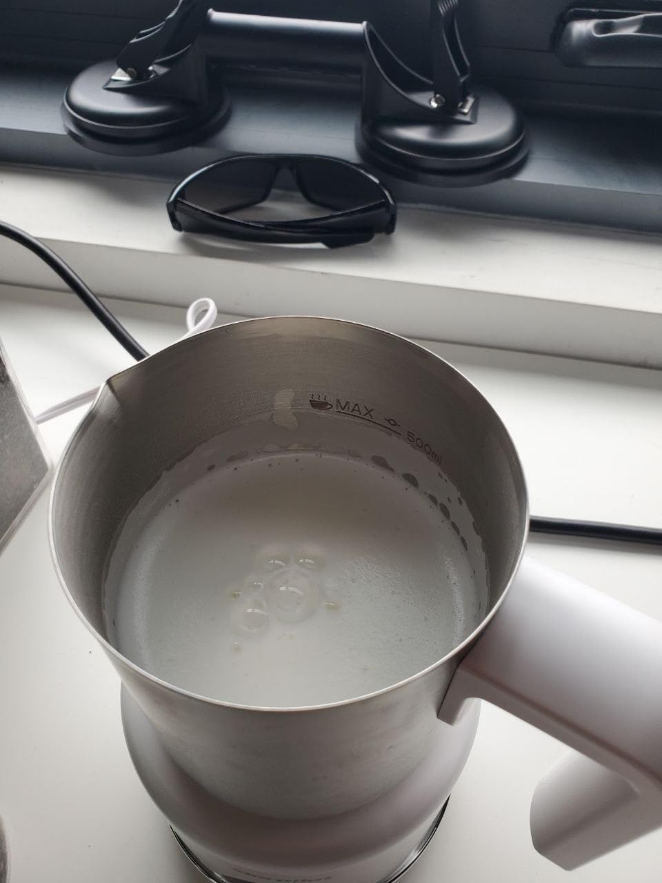 Large Electric Milk Frother and Steamer, 16.9oz/500ml Milk Steamer and Frother for Latte or Hot Chocolate, Dishwasher Safe, BPA Free, 6 Functions, Enjoy Perfect Milk Froth in 2 Min (Black-Glass) customer photo 1