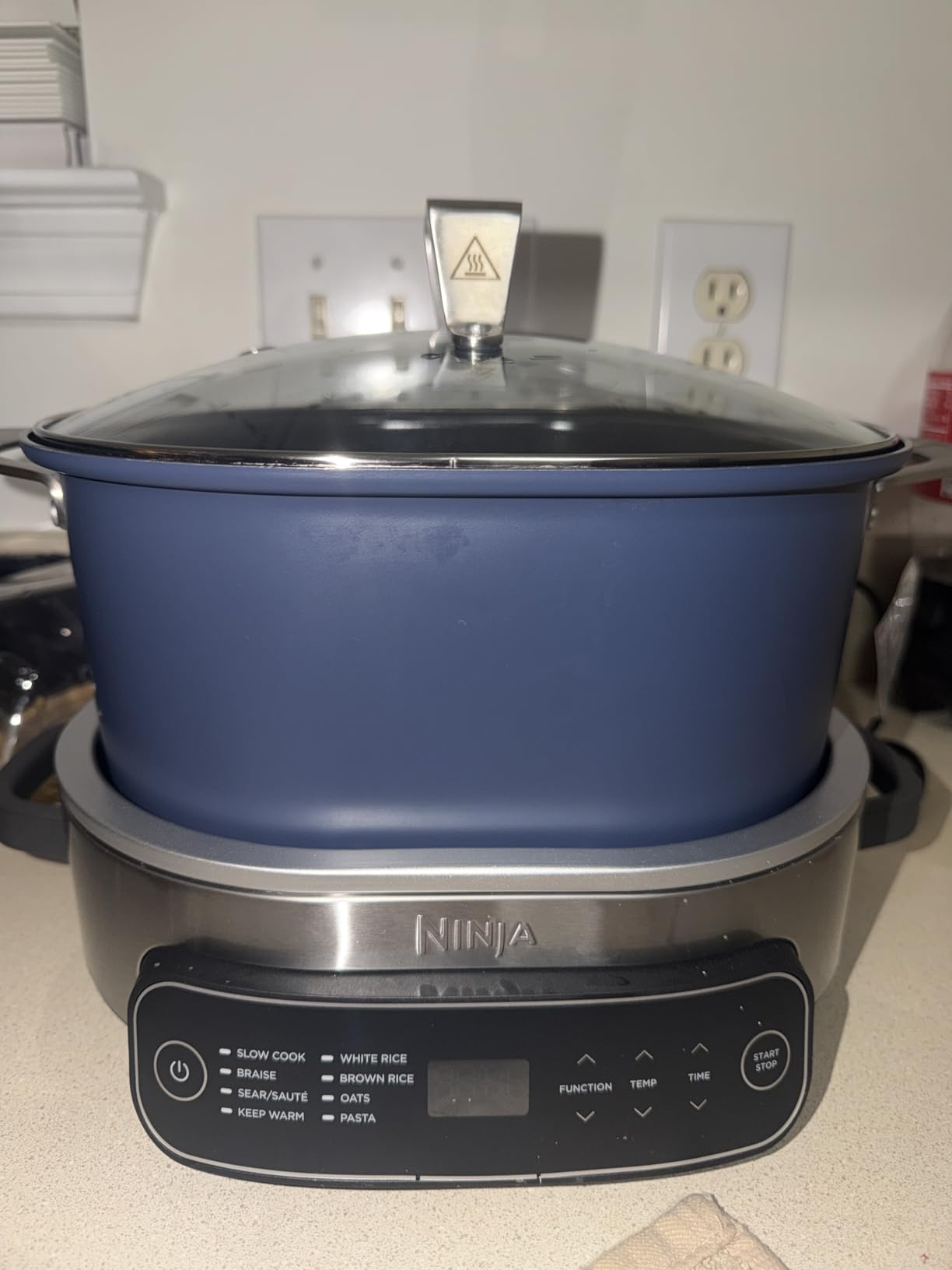 Ninja MC2001 PossibleCooker PRO Plus, 8.5-QT Multicooker, 9 Functions, Slow Cook, Sear, Saute, Proof, Pasta/Rice, Replace 16 Kitchen Tools, Oven-Safe Ceramic Pot, 1400-Watt, Blue (2026 Release) customer photo 2