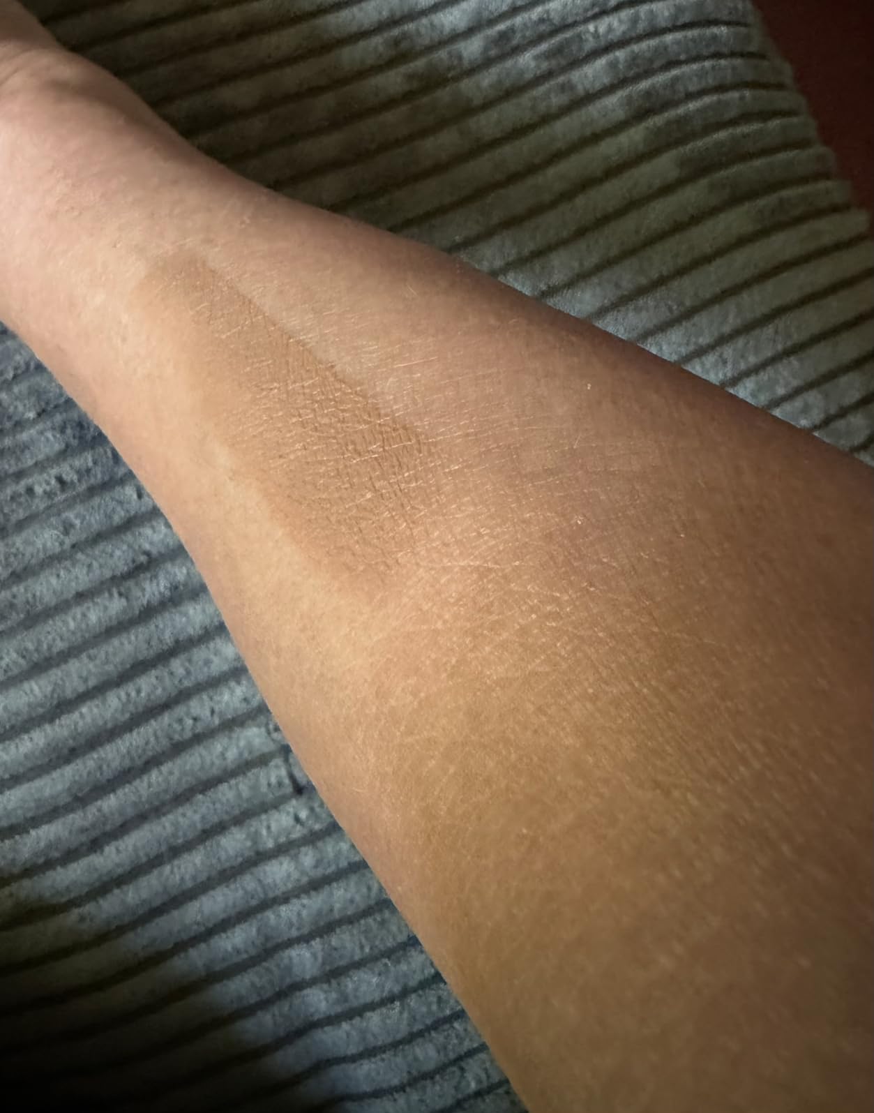 e.l.f. Soft Glam Cream Bronzer Stick, Buildable Cream Bronzer for A Long-Lasting Sculpted Glow & Satin Finish, Twist-Up Design, Vegan & Cruelty-Free, Light-Medium customer photo 1