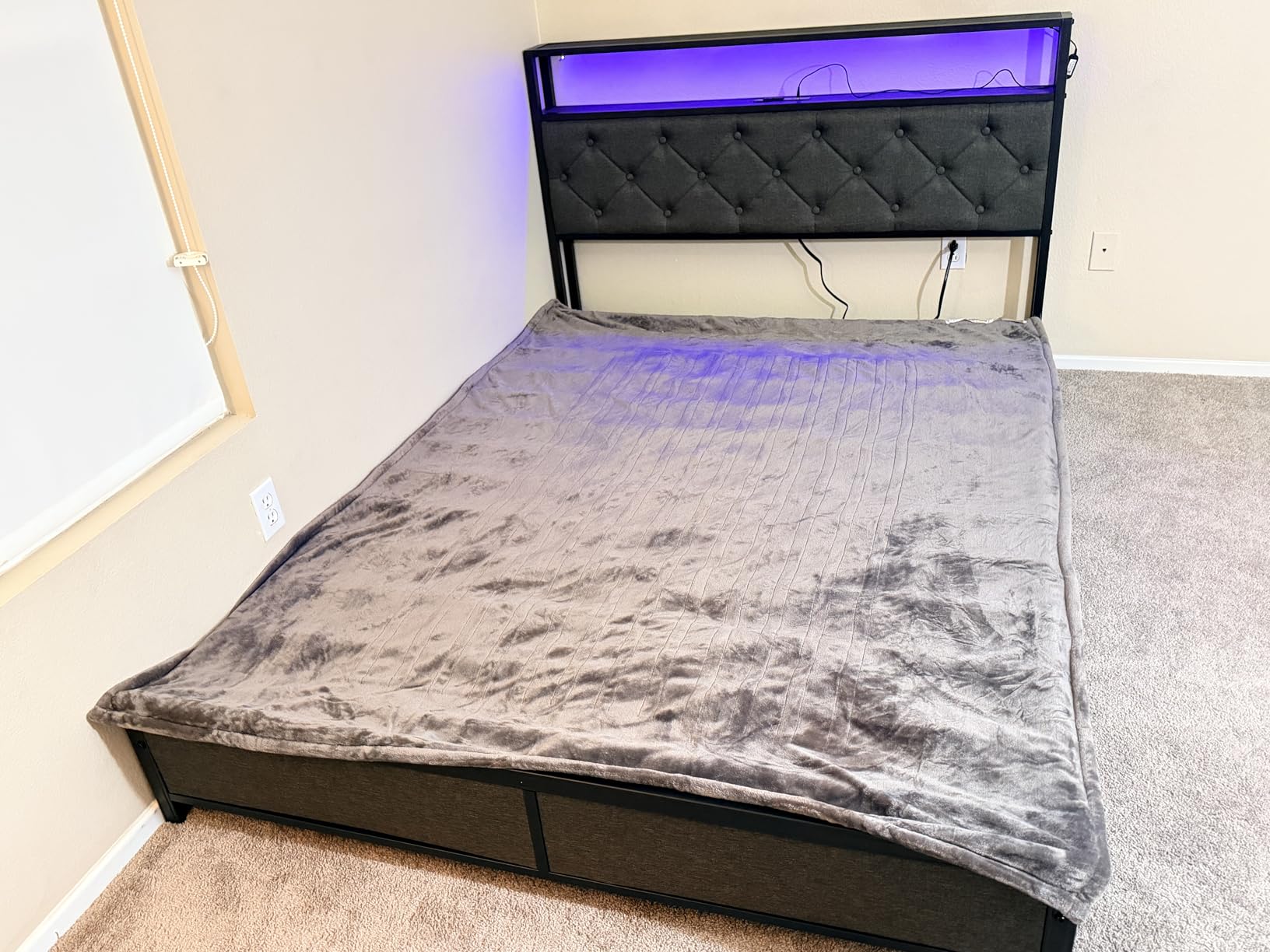 Fluest Queen Bed Frame with 4 Drawers, Upholstered Headboard with Storage, Fast Charging Station, LED Lights, Bed Frame Queen Size with Fabric Drawers, No Box Spring Needed, Easy Assembly, Grey customer photo 2