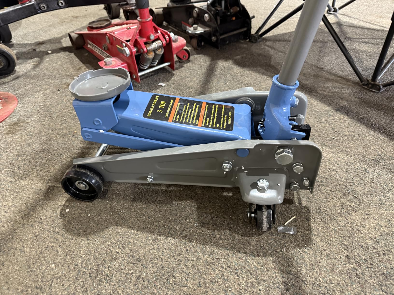 LARBANKE 3 Ton Floor Jack with 360° Swivel Castors,Heavy-Duty Floor Jack Load Capacity up to 6,600 lbs,Carbon Steel Jack for Rapid Lifting,Range from 5.31''-18.11'',Suitable for a Wide Range of Cars customer photo 1