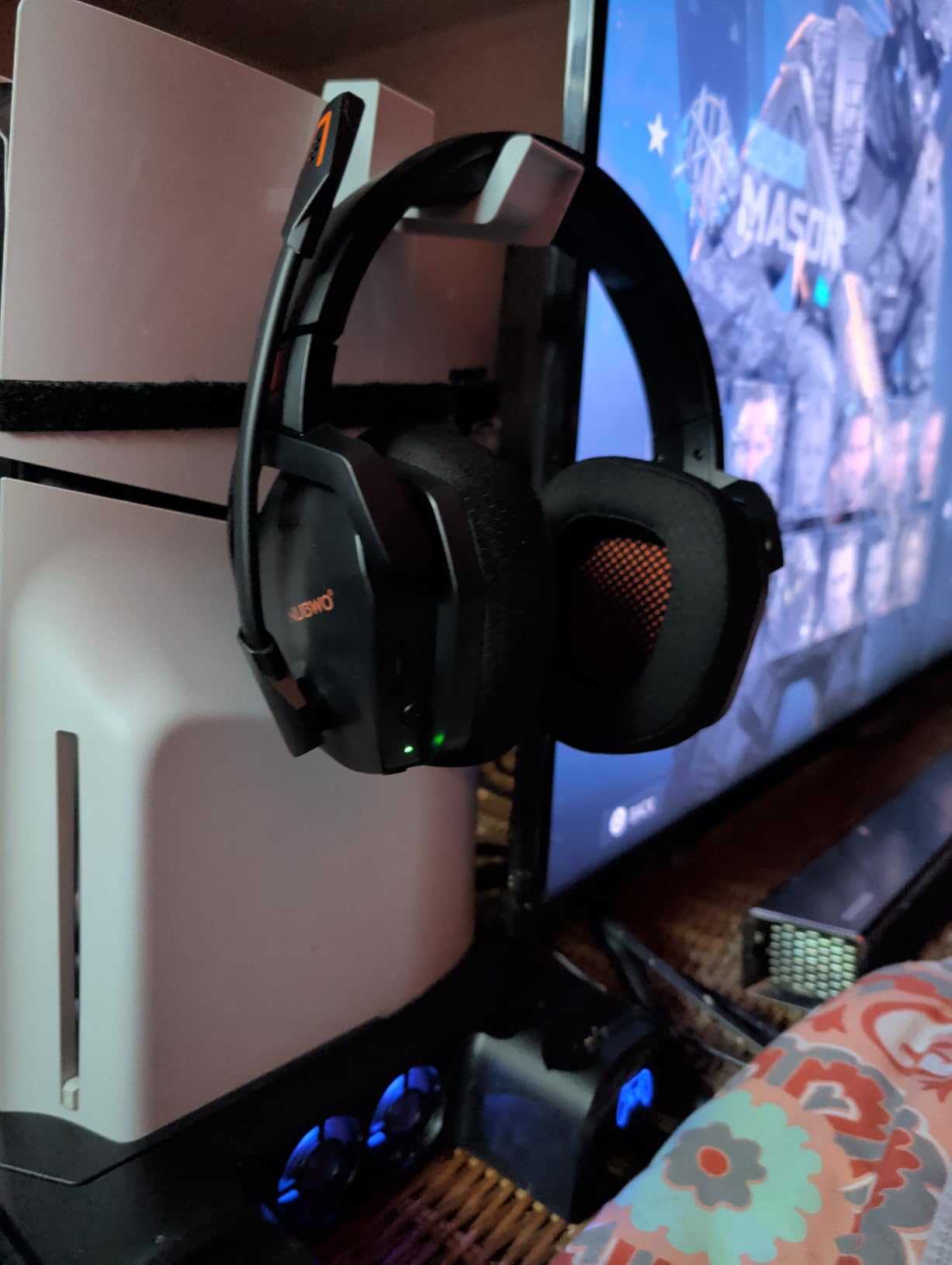 AOC 2.4GHz Wireless Gaming Headset for PS5, PS4 Fortnite & Call of Duty/FPS Gamers, PC, Switch, Bluetooth 6.0 Gaming Headphones with Noise Canceling Mic, 7.1 Virtual Surround, 45Hr Battery -White customer photo 1