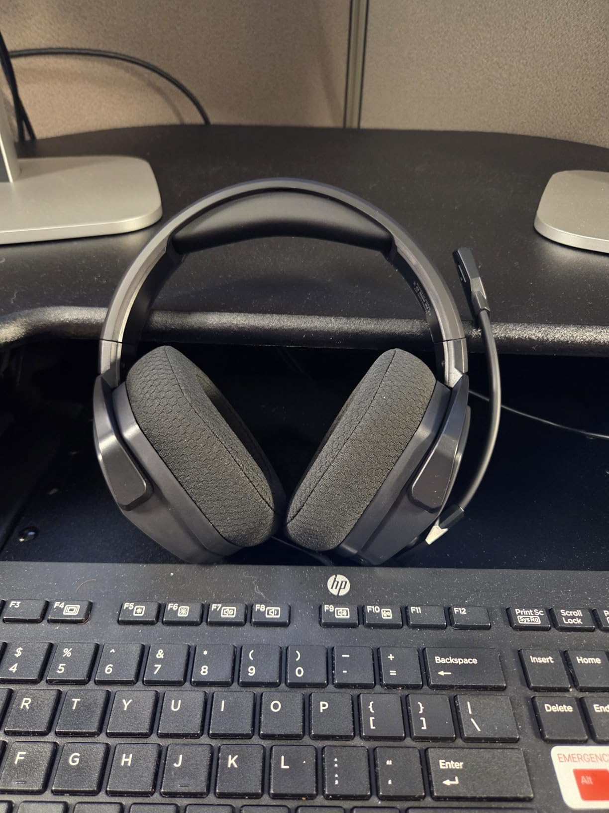 AOC 2.4GHz Wireless Gaming Headset for PS5, PS4 Fortnite & Call of Duty/FPS Gamers, PC, Switch, Bluetooth 6.0 Gaming Headphones with Noise Canceling Mic, 7.1 Virtual Surround, 45Hr Battery -White customer photo 2