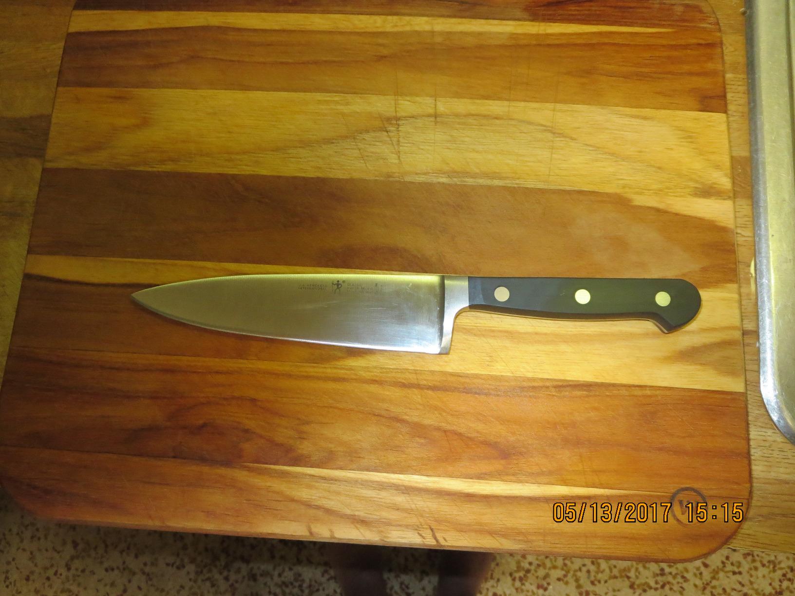 HENCKELS Classic Razor-Sharp 8-inch Chef Knife, German Engineered Informed by 100+ Years of Mastery customer photo 2